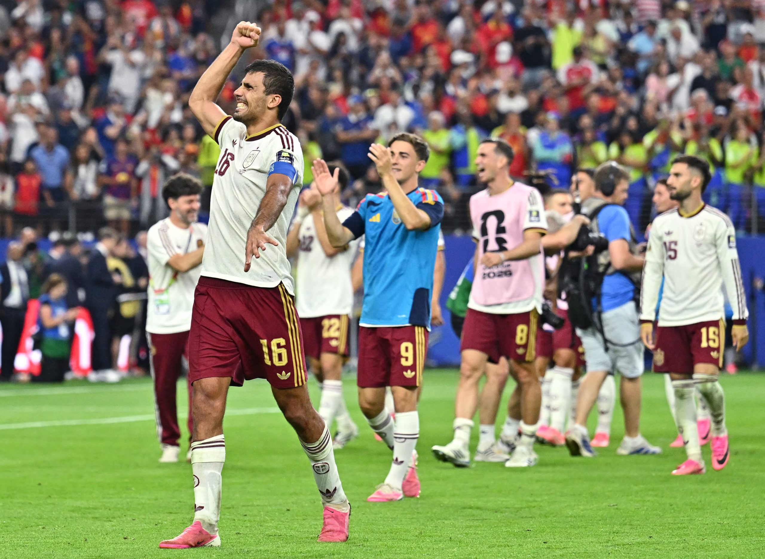 España espera por el ganador del duelo de este miércoles entre Argentina e Inglaterra (Reuters/Maria Lysaker)