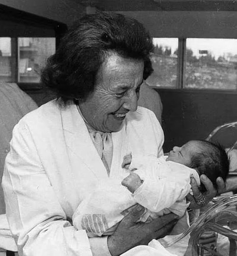 En marzo de 1947, Perl llegó a Estados Unidos para hablar ante médicos y otros profesionales