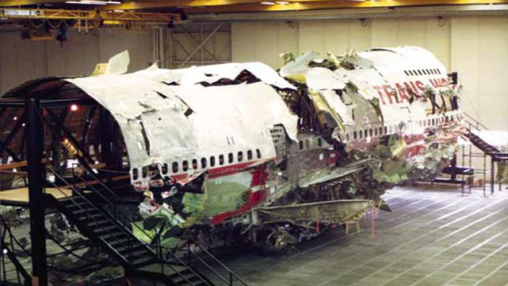 Fotografía que integra el informe de la Junta Nacional de Seguridad en el Transporte (NTSB) sobre el accidente del vuelo 800 de TWA