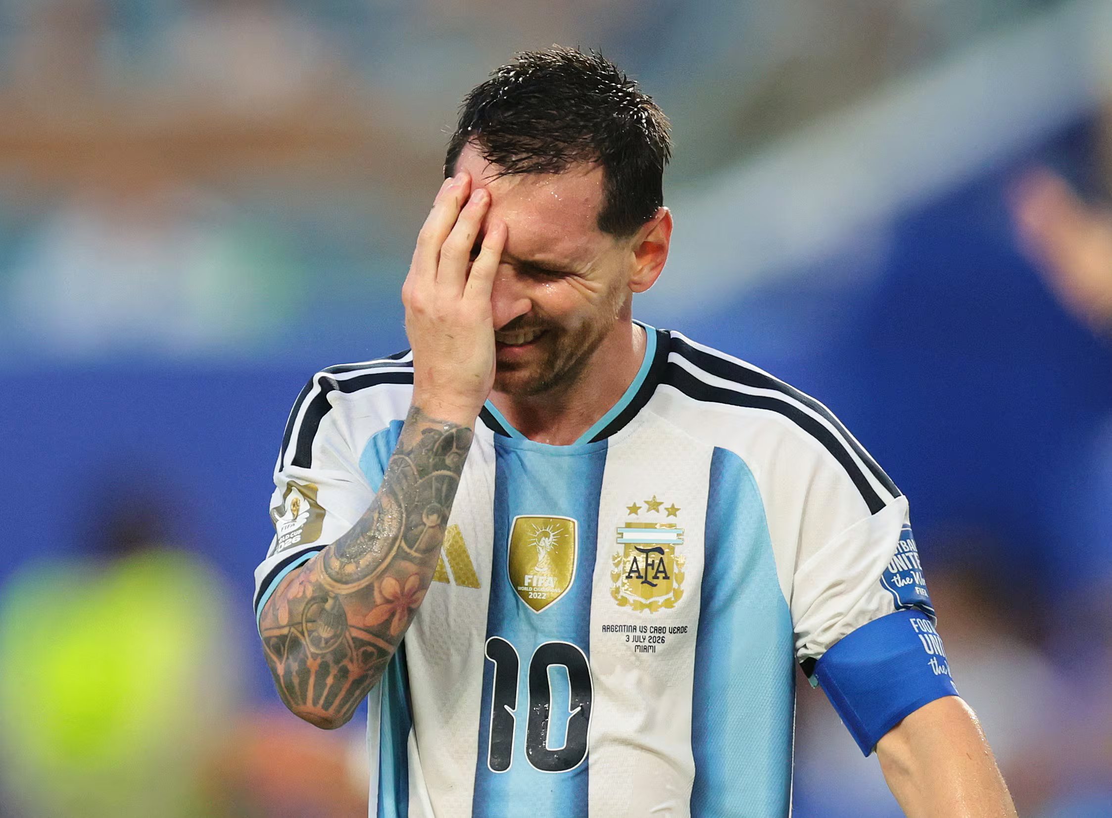 Messi se tocó la cabeza mientras con gestos de dolor en varias ocasiones (IMAGN IMAGES via Reuters/Sam Navarro)