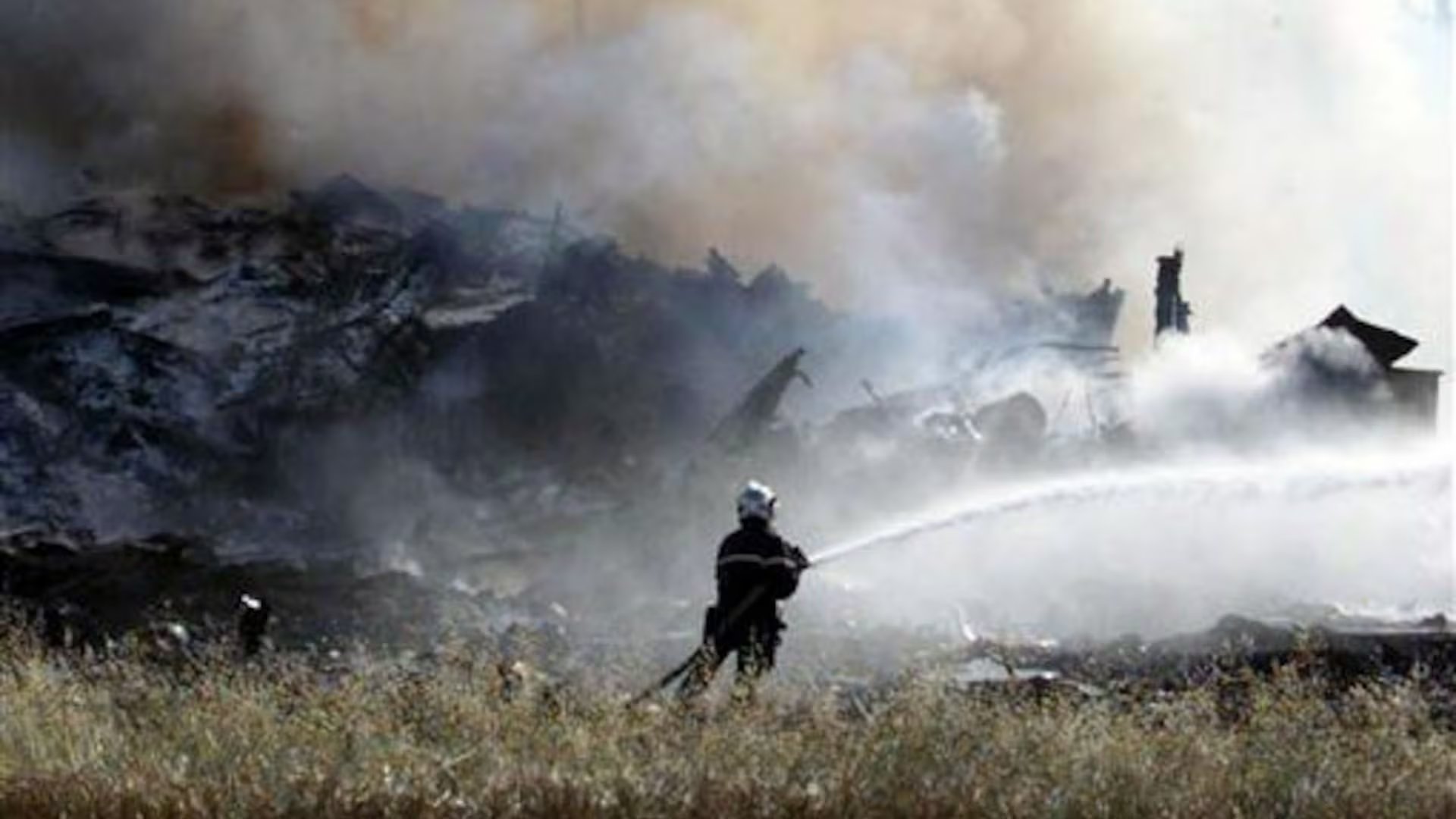 El accidente del Concorde dejó 114 muertos, entre los 109 ocupantes del avión y cinco huéspedes de un hotel alcanzado por los restos incendiados (Reuters)