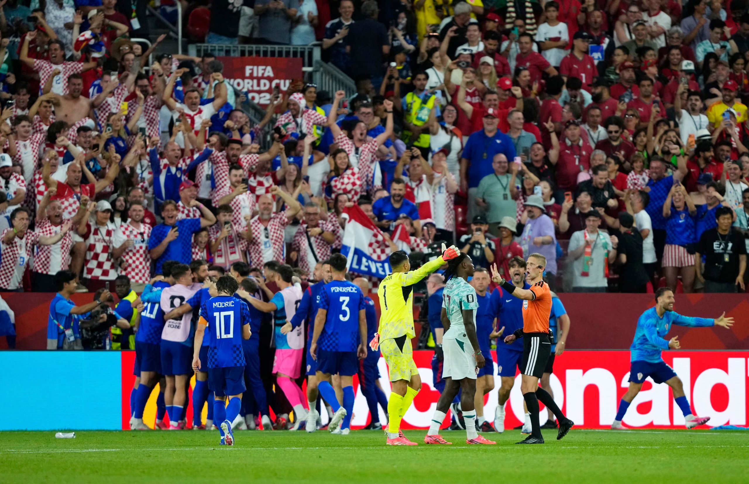 La polémica luego de la anulación del gol de Gvardiol (Reuters/Kevin Sousa)