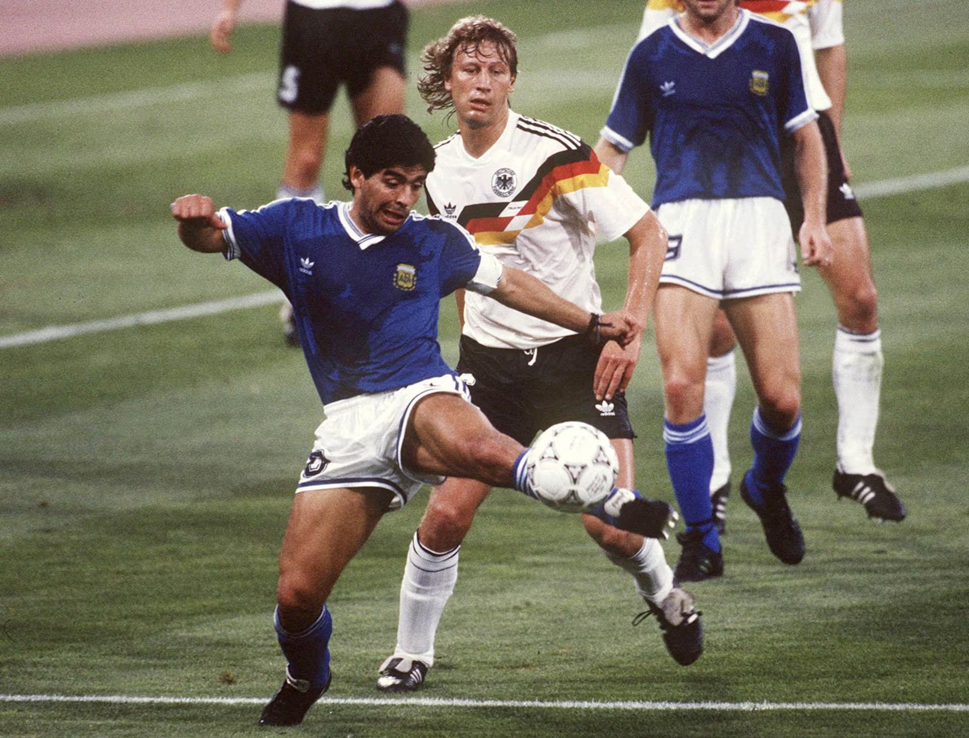 Argentina fue campeón en 1986, pero en 1990 perdió la final ante Alemania (FOTO:BONGARTS)