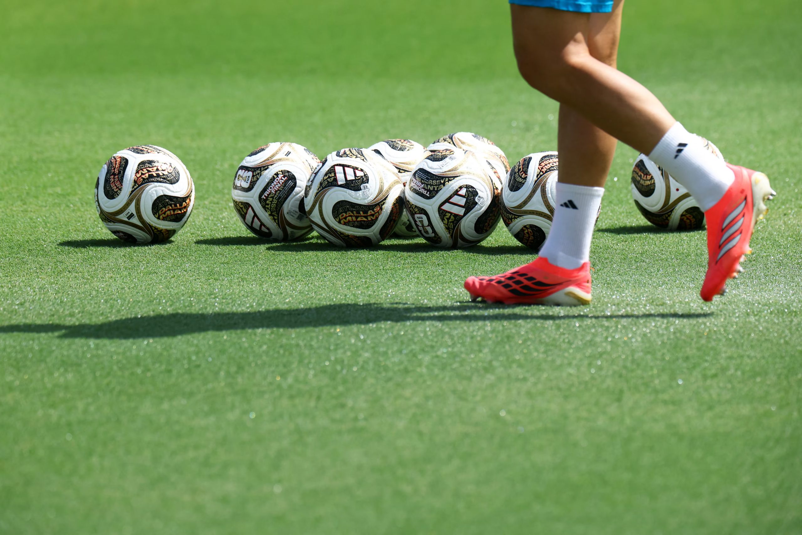 La nueva pelota del Mundial que se utilizará en los últimos cruces del torneo (REUTERS/Hannah Mckay)