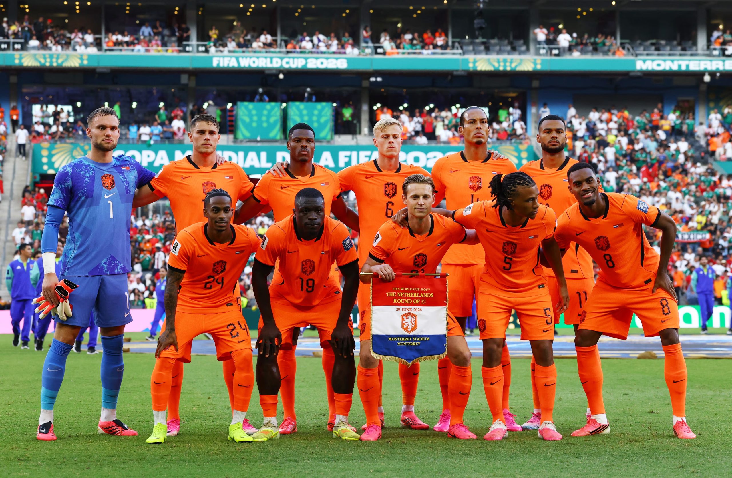 Por qué los neerlandeses se visten de naranja si ese color no aparece en su bandera (REUTERS/Daniel Becerril)