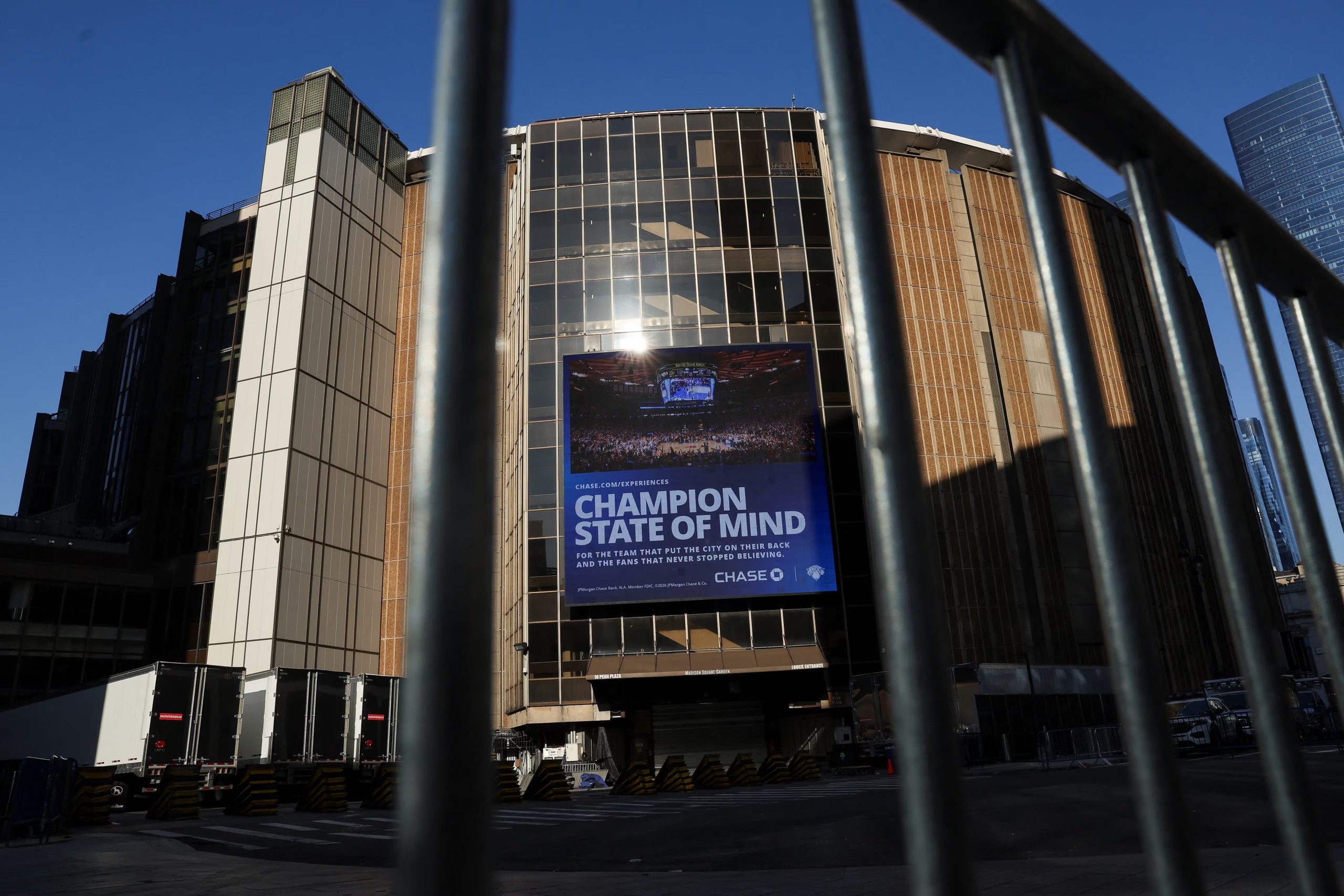Los cierres por la boda en el Madison Square Garden afectaron la Séptima Avenida y accesos a Penn Station y Moynihan desde la Octava Avenida (REUTERS/Shannon Stapleton)