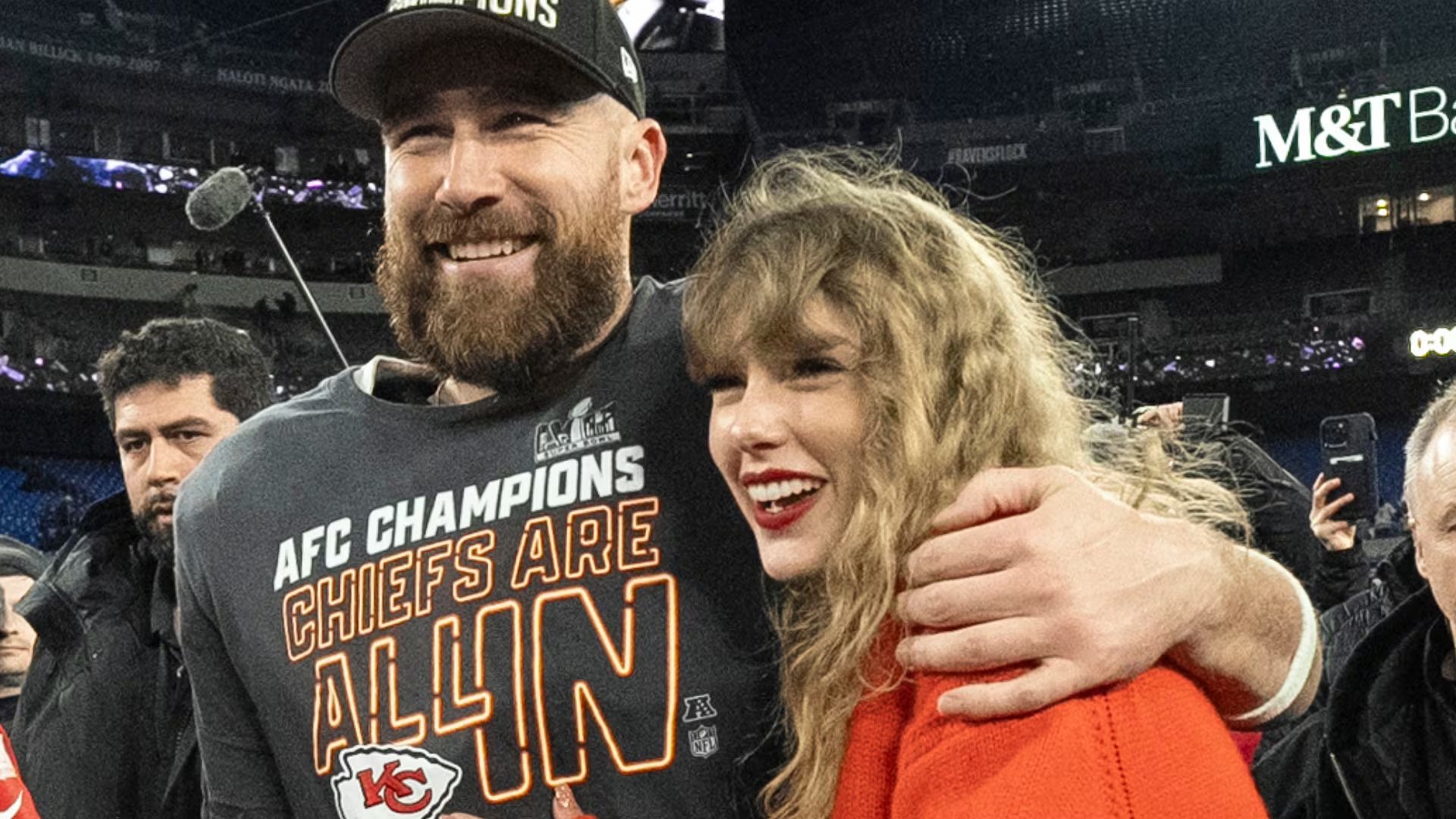 Taylor Swift y Travis Kelce intercambiaron votos durante 20 minutos. (AP)
