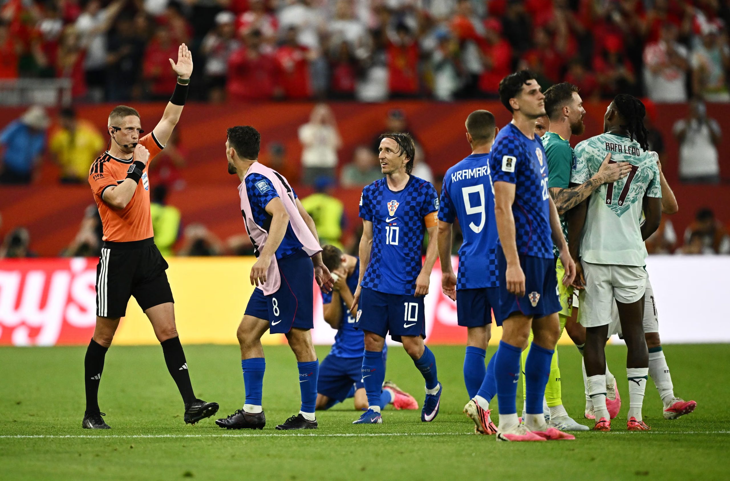 El partido de Portugal vs. Croacia fue una muestra de cómo funciona esta tecnología en el balón. (Foto: REUTERS/Dylan Martinez)