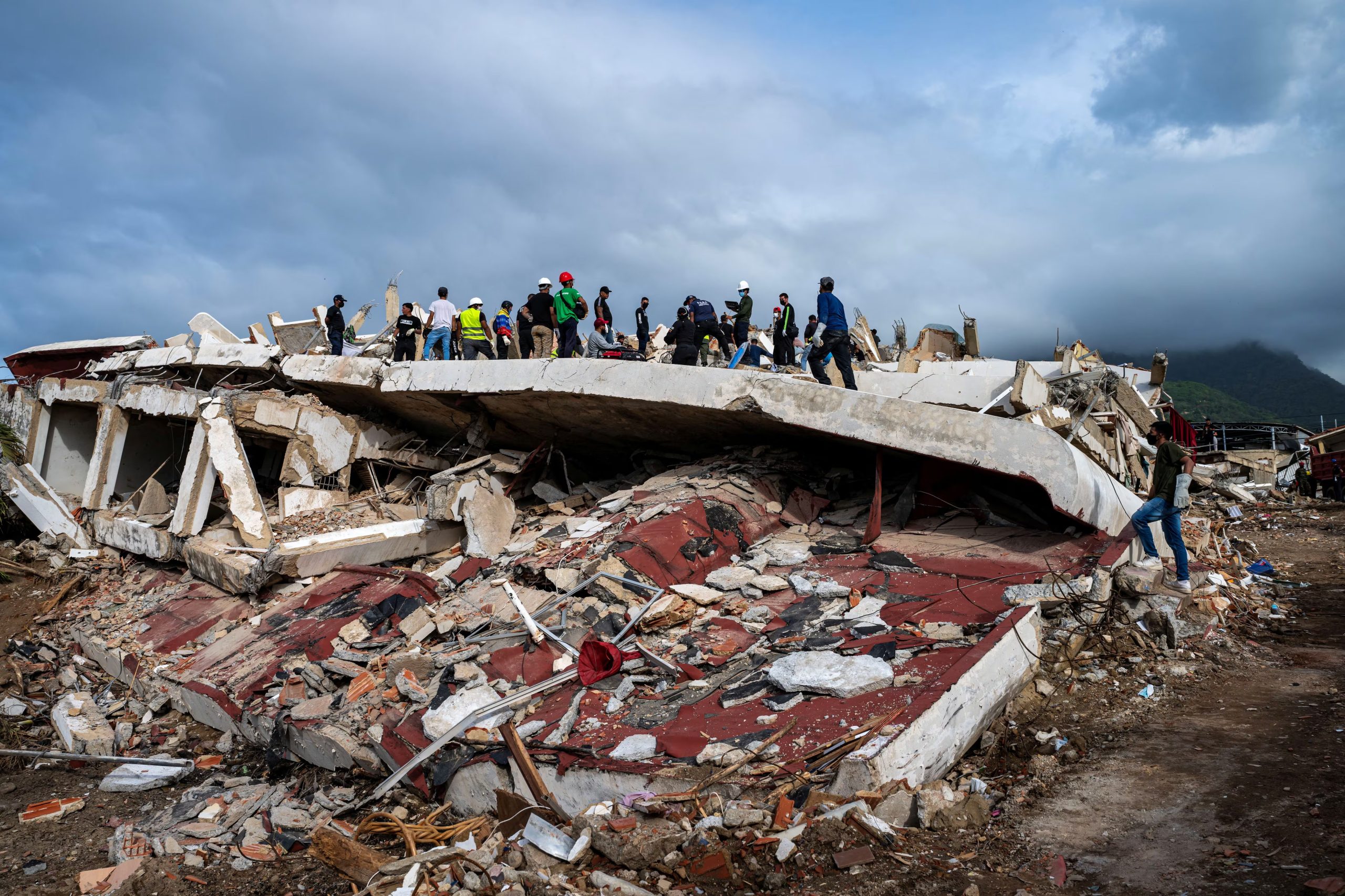 Durante las primeras 24 horas, el gobierno de Delcy Rodríguez desplegó solo el 12,6 % de la capacidad de rescate tras el doble terremoto. MIGUEL MEDINA/Pool via REUTERS
