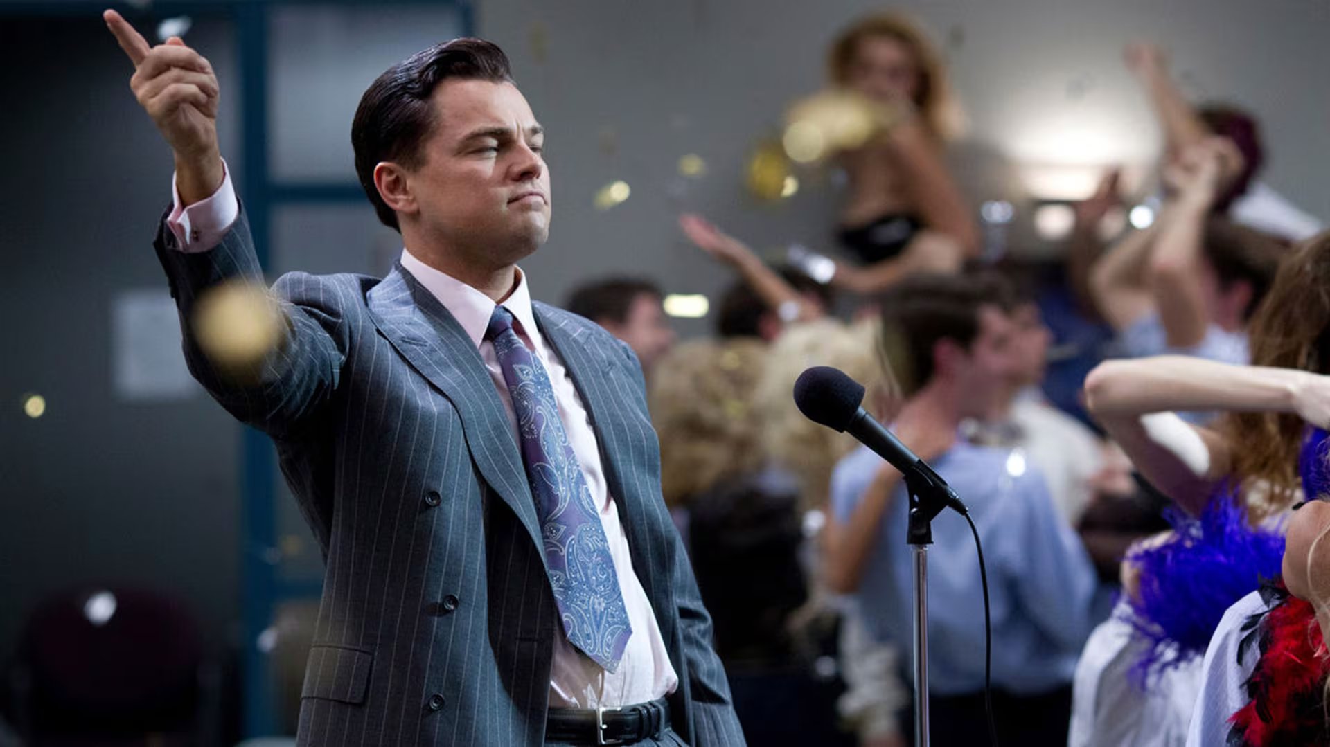 A diferencia de la película, la nueva serie sostiene que el agente del FBI Gregory Coleman no vio a Jordan Belfort hasta el arresto en Brookville en 1998 (Paaramount Pictures)