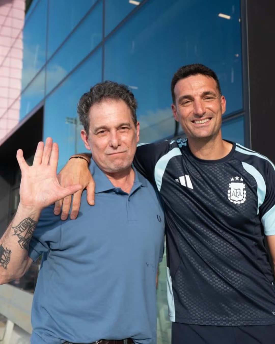 El cantante junto a Scaloni