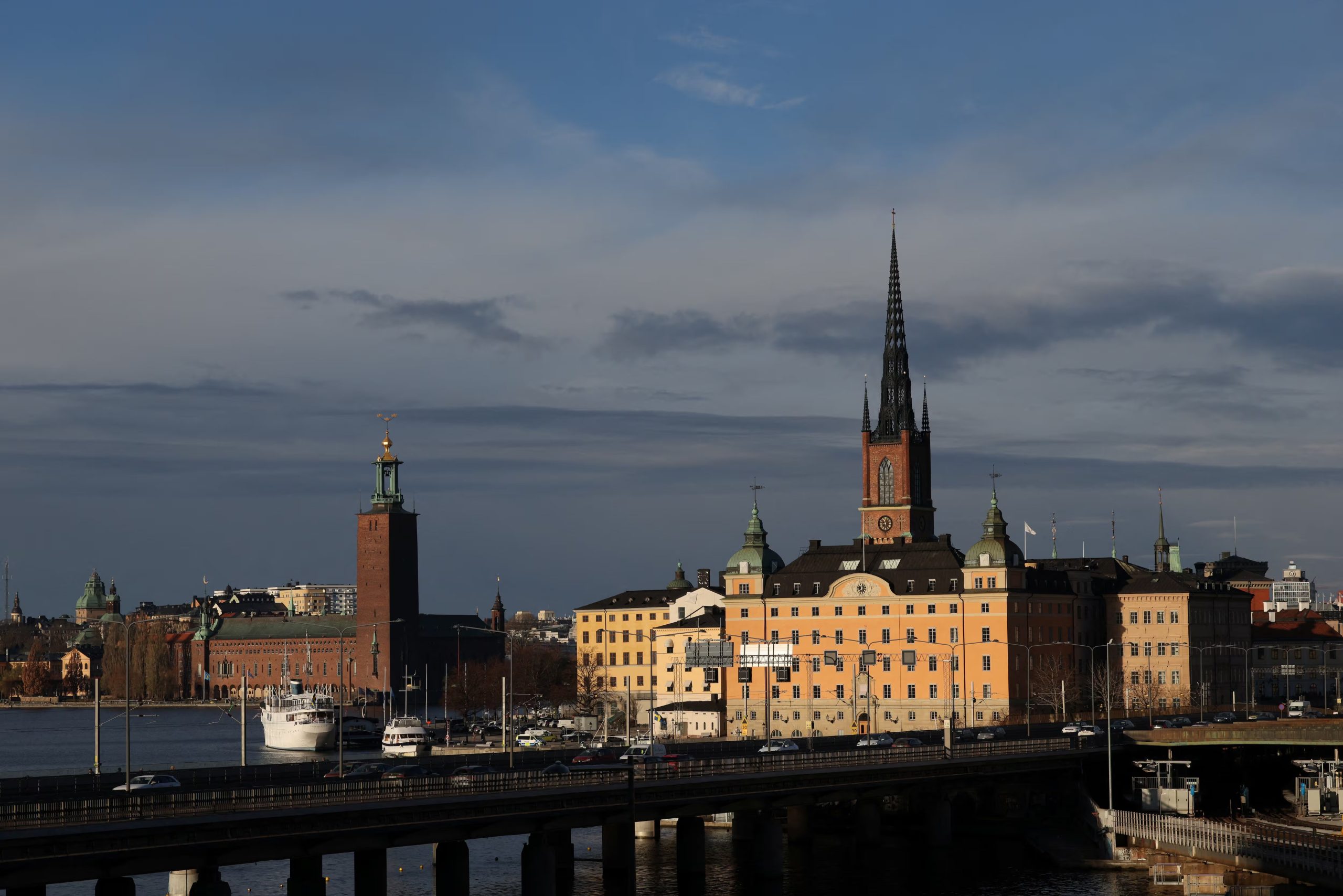 Estocolmo se extiende sobre 14 islas conectadas por más de 50 puentes, la ciudad destaca por su geografía y diversidad paisajística (REUTERS/Leonhard Foeger)