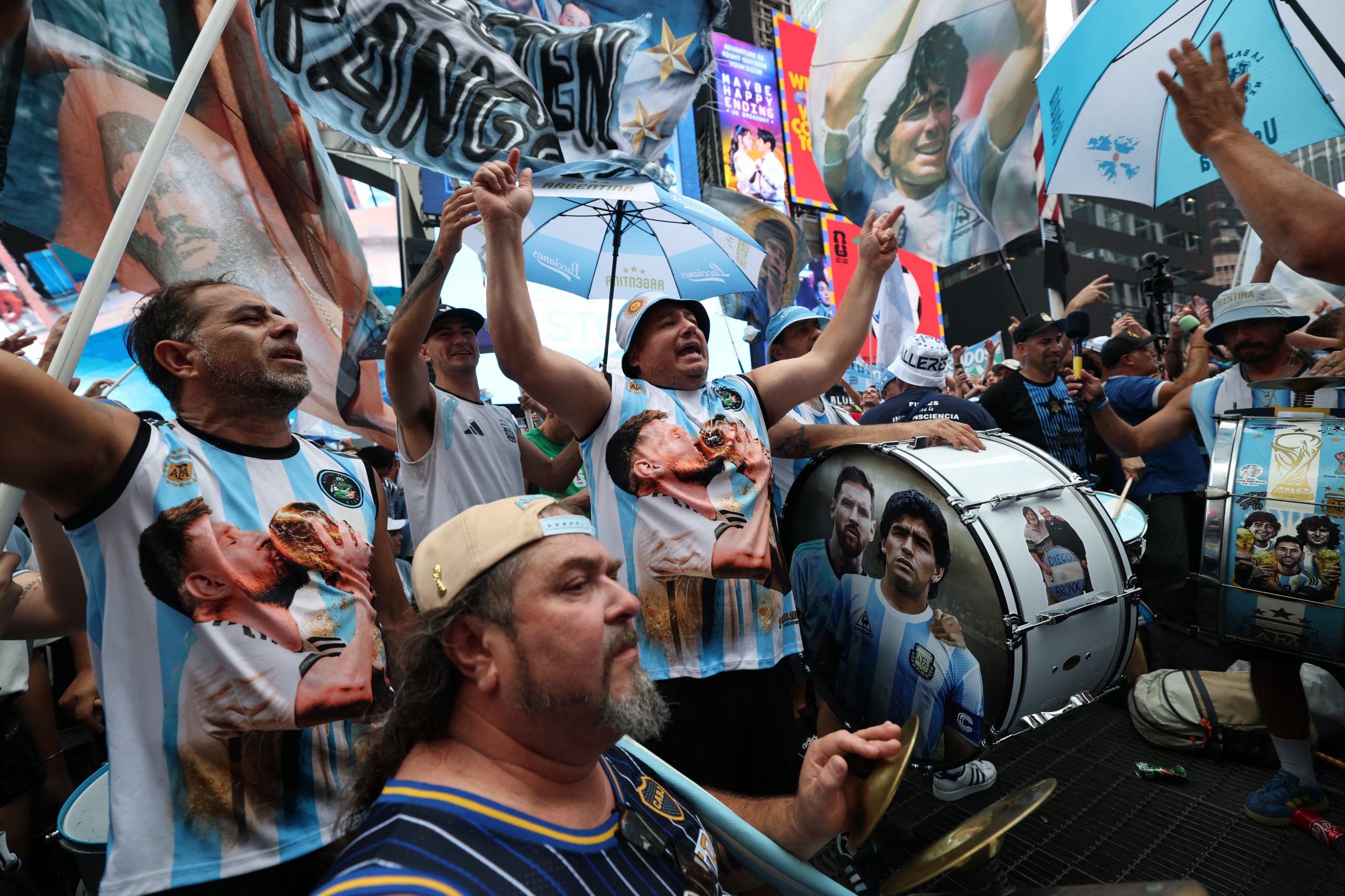 La expectativa por la cuarta estrella se sintió en cada cántico y gesto de los presentes