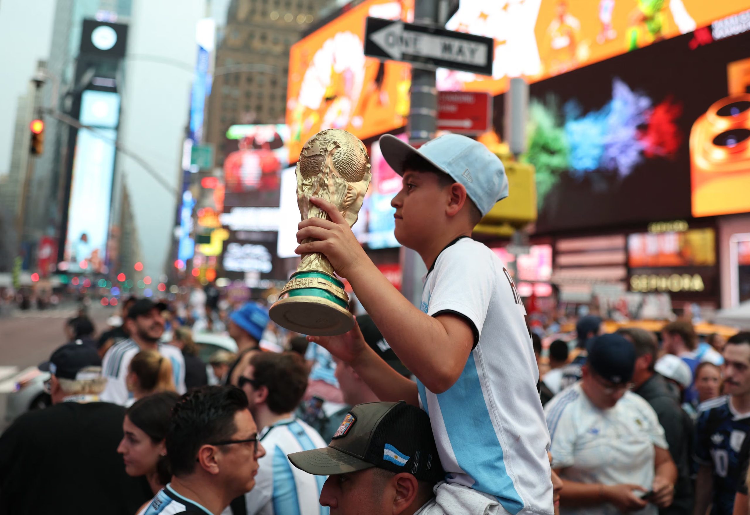 El banderazo repitió el pedido que acompañó a la selección durante todo el torneo: “Argentina quiero verte bicampeón”