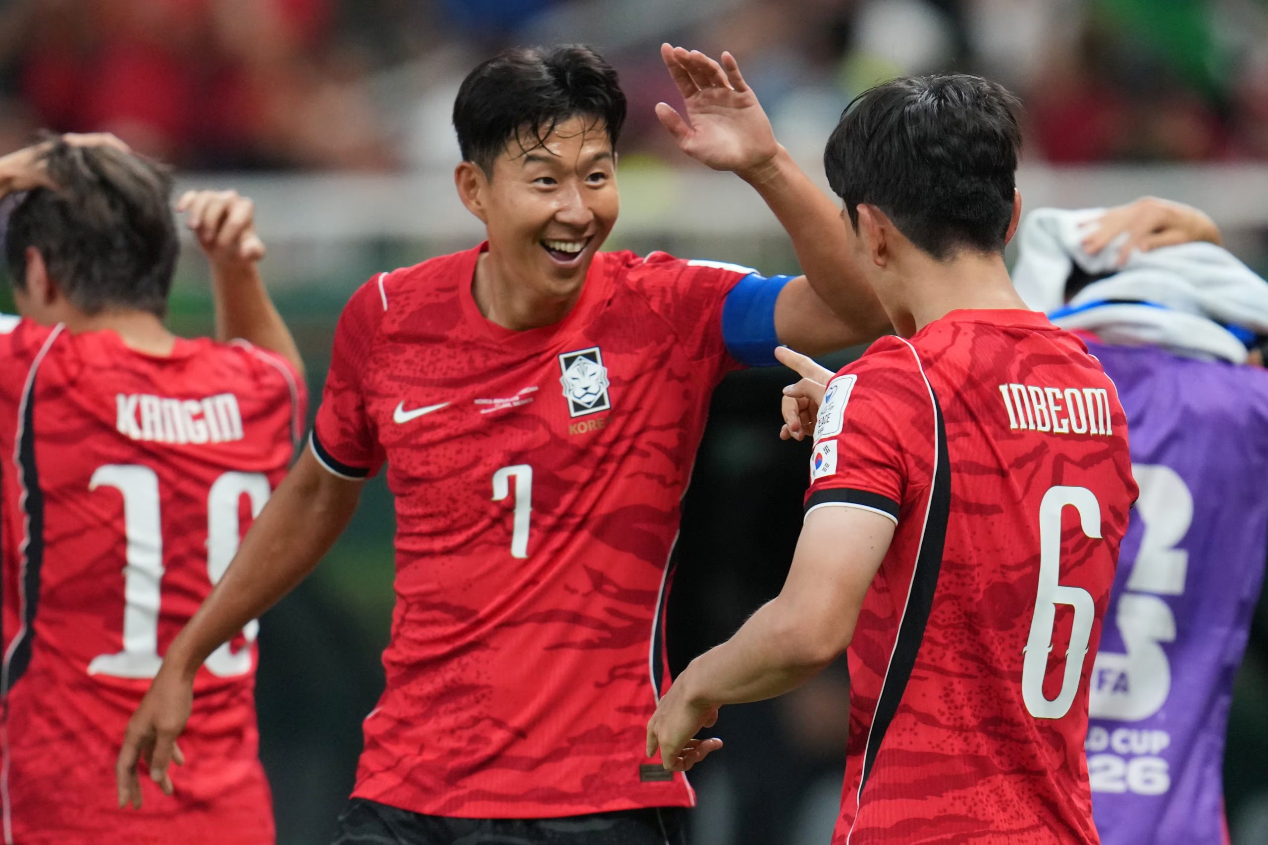 Corea del Sur utilizó rojo con un patrón geométrico que remite a la figura del tigre y su pelaje (AP Foto/Matías Delacroix)