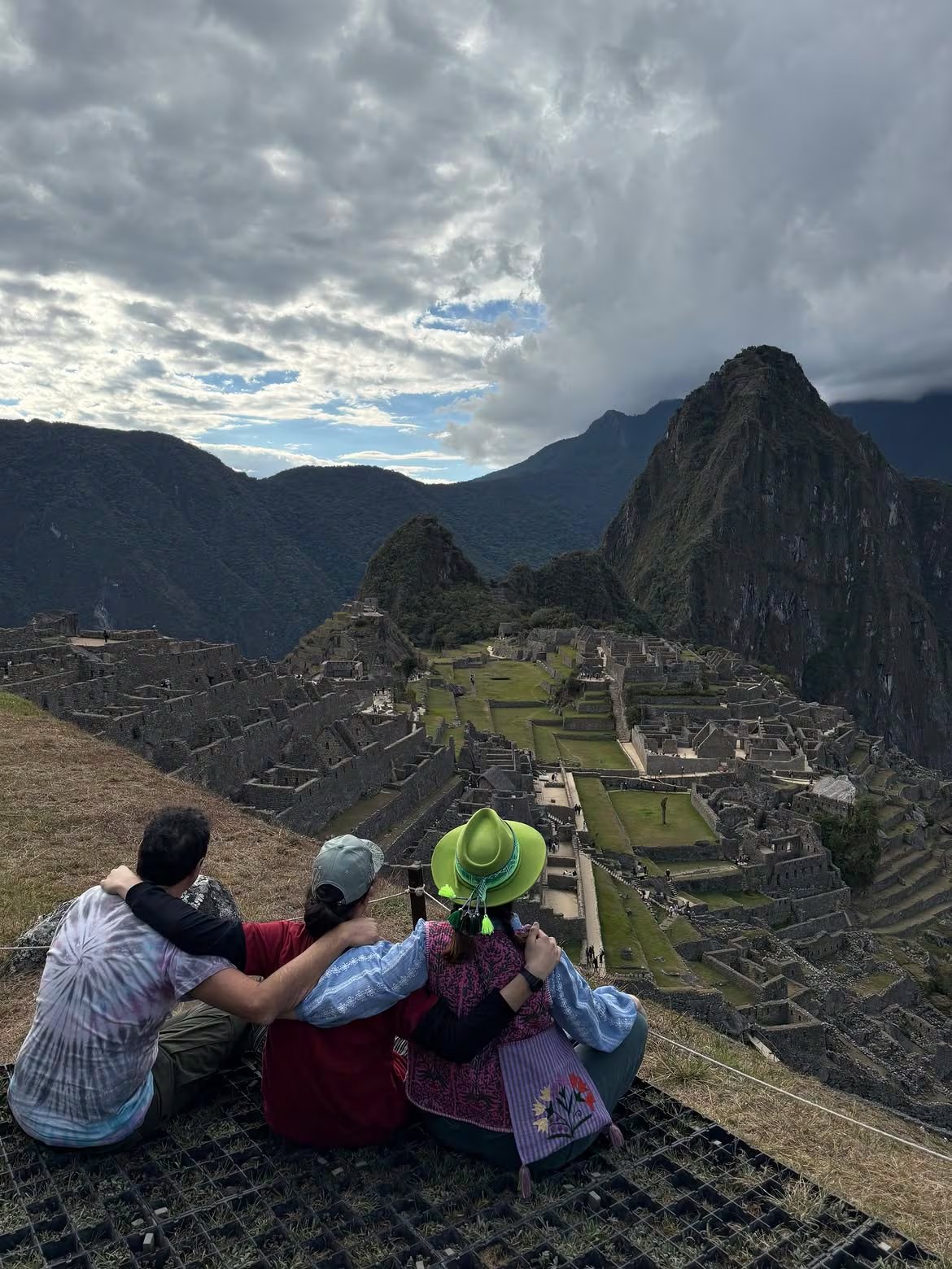 Ricardo, Merlín y Natalia disfrutaron de un día en las ruinas de la ciudad