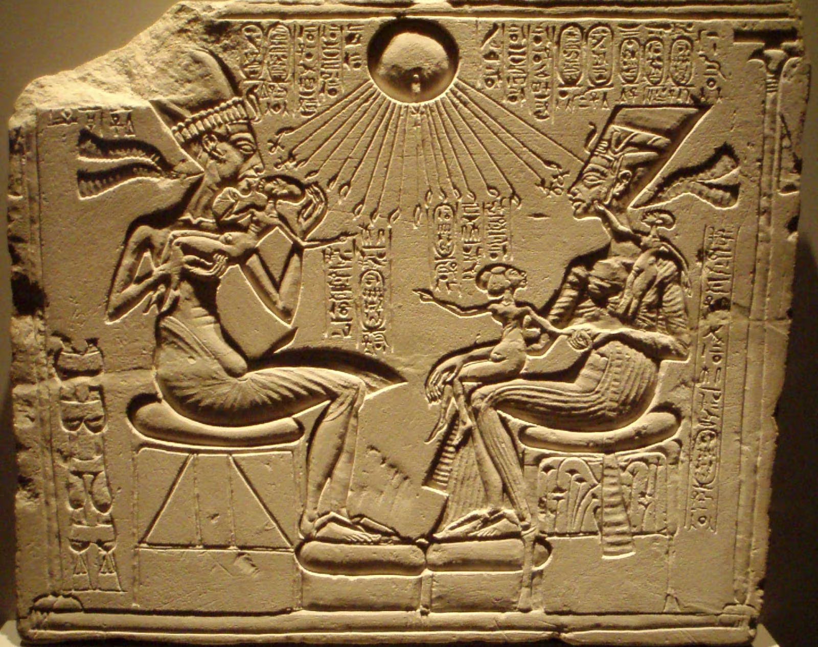 La correspondencia de Amarna abarca el final del reinado de Amenhotep III, el gobierno de Amenhotep IV o Akenatón y los primeros años de Tutankamón