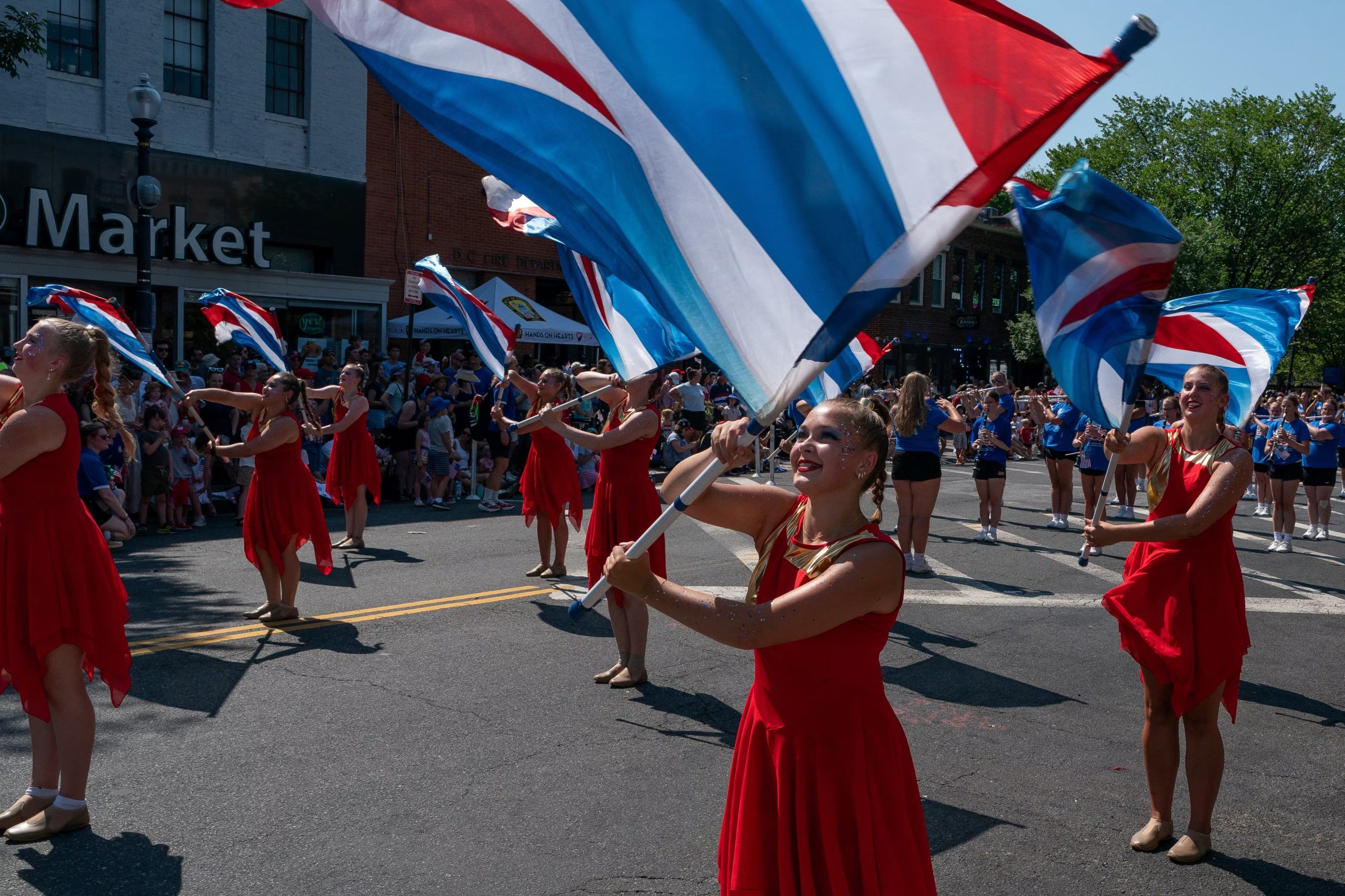 La banda Kerkhoven-Murdock-Sunburg Marching Saints, de Minnesota, desfiló por Capitol Hill (REUTERS/Elizabeth Frantz).