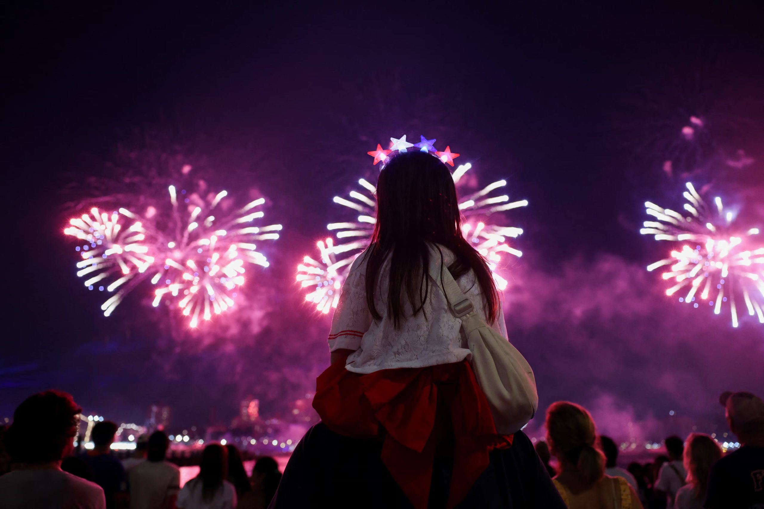 Desde 1976, el icónico espectáculo de fuegos artificiales de Macy’s forma parte de los festejos por el Día de la Independencia de Estados Unidos (REUTERS/Shannon Stapleton).