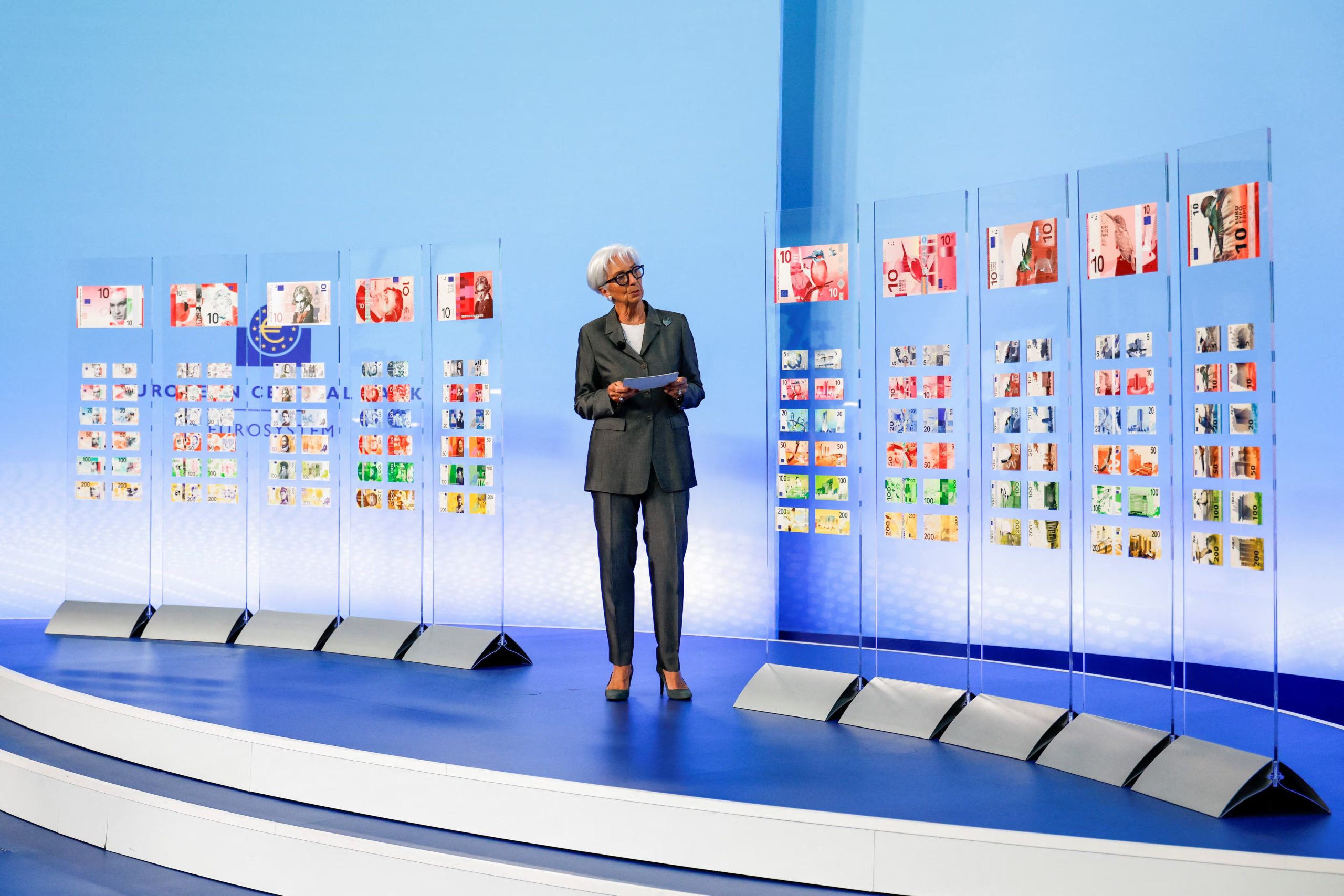La presidenta del Banco Central Europeo, Christine Lagarde, presentó los diseños preseleccionados para los futuros billetes de euro. (Heiko Becker/Reuters)