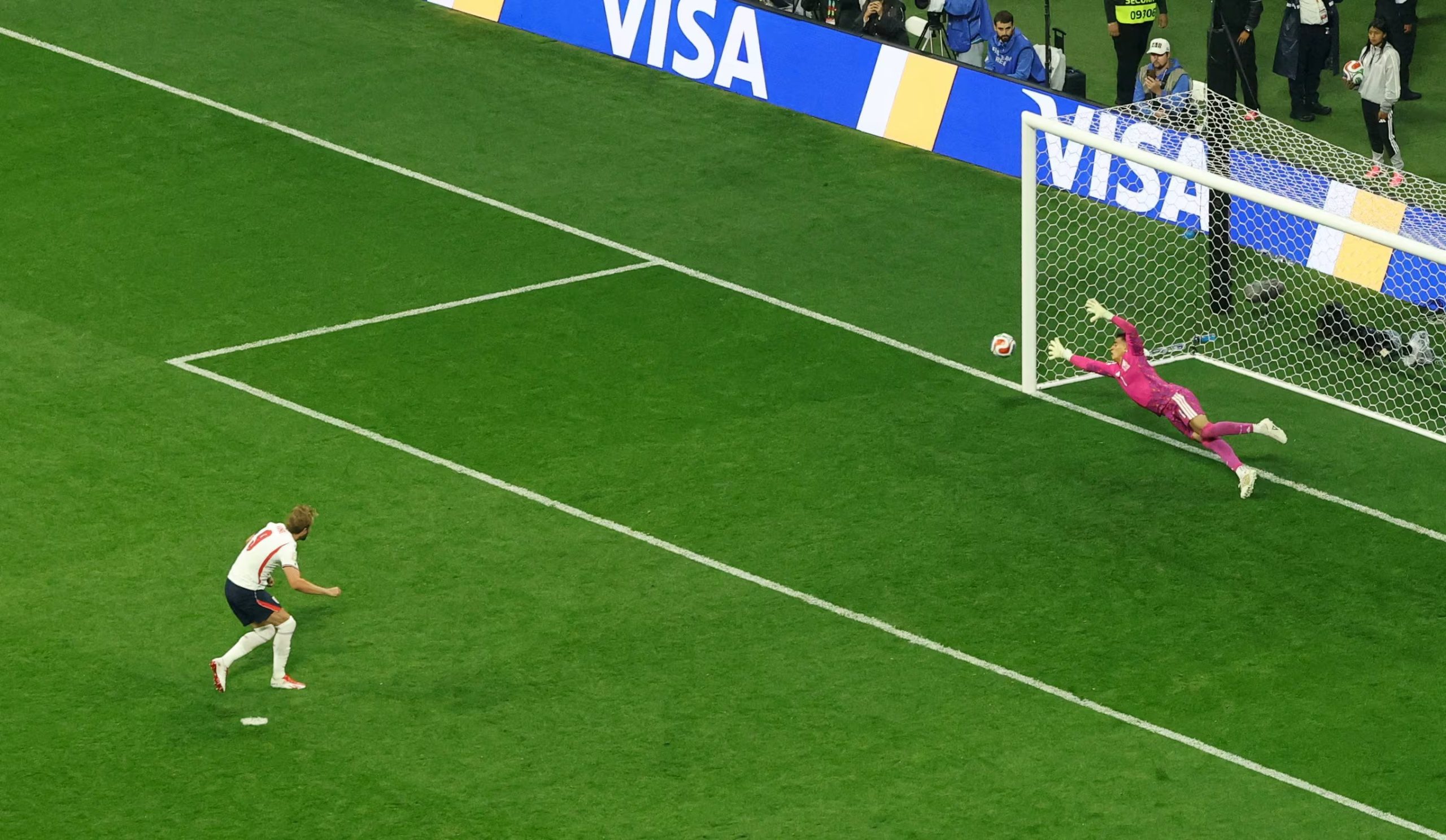 Soccer Football - FIFA World Cup 2026 - Round of 16 - Mexico v England - Estadio Azteca, Mexico City, Mexico - July 5, 2026 England's Harry Kane scores their third goal from the penalty spot REUTERS/Henry Romero