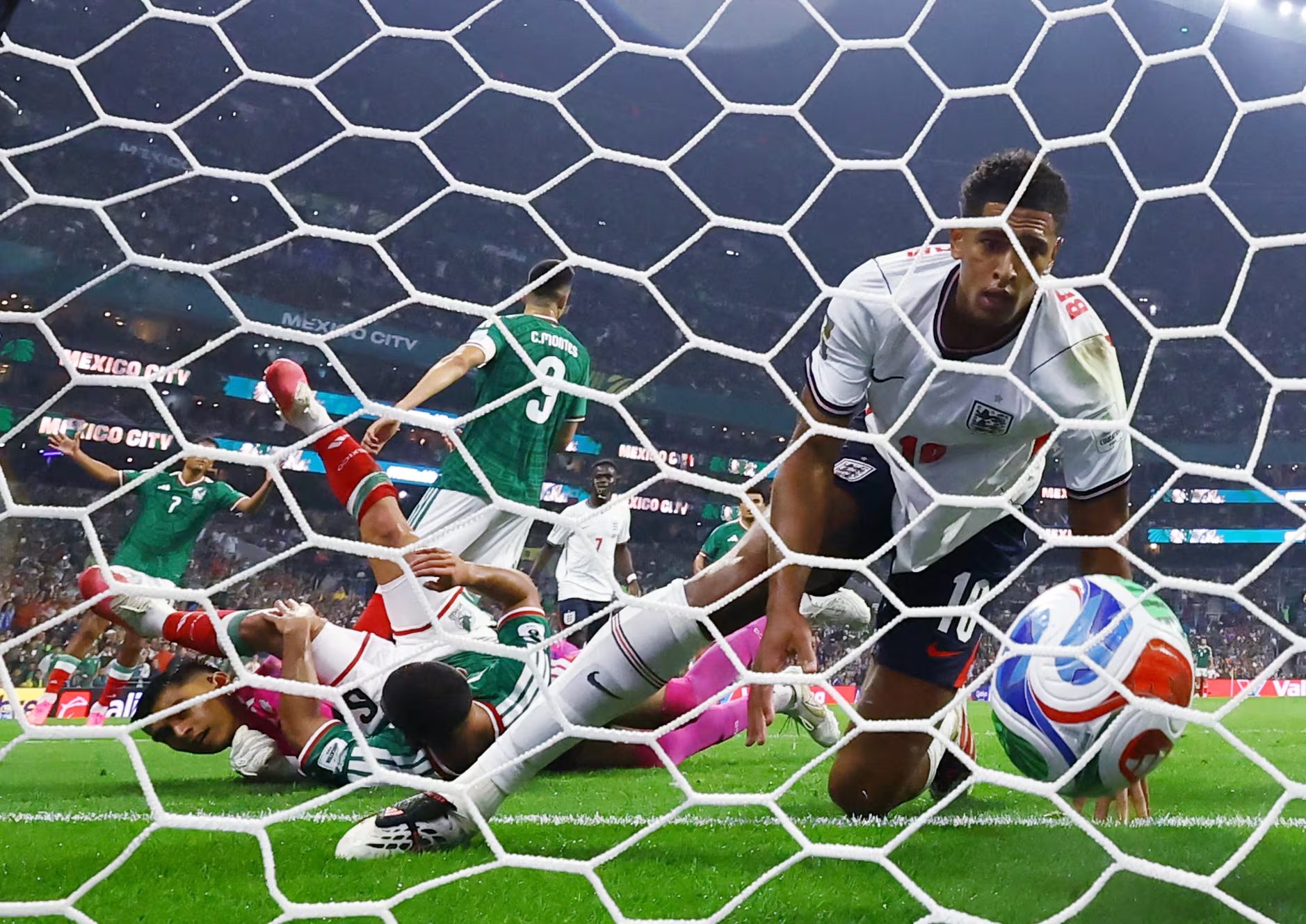 Soccer Football - FIFA World Cup 2026 - Round of 16 - Mexico v England - Estadio Azteca, Mexico City, Mexico - July 5, 2026 England's Jude Bellingham celebrates scoring their second goal REUTERS/Eloisa Sanchez