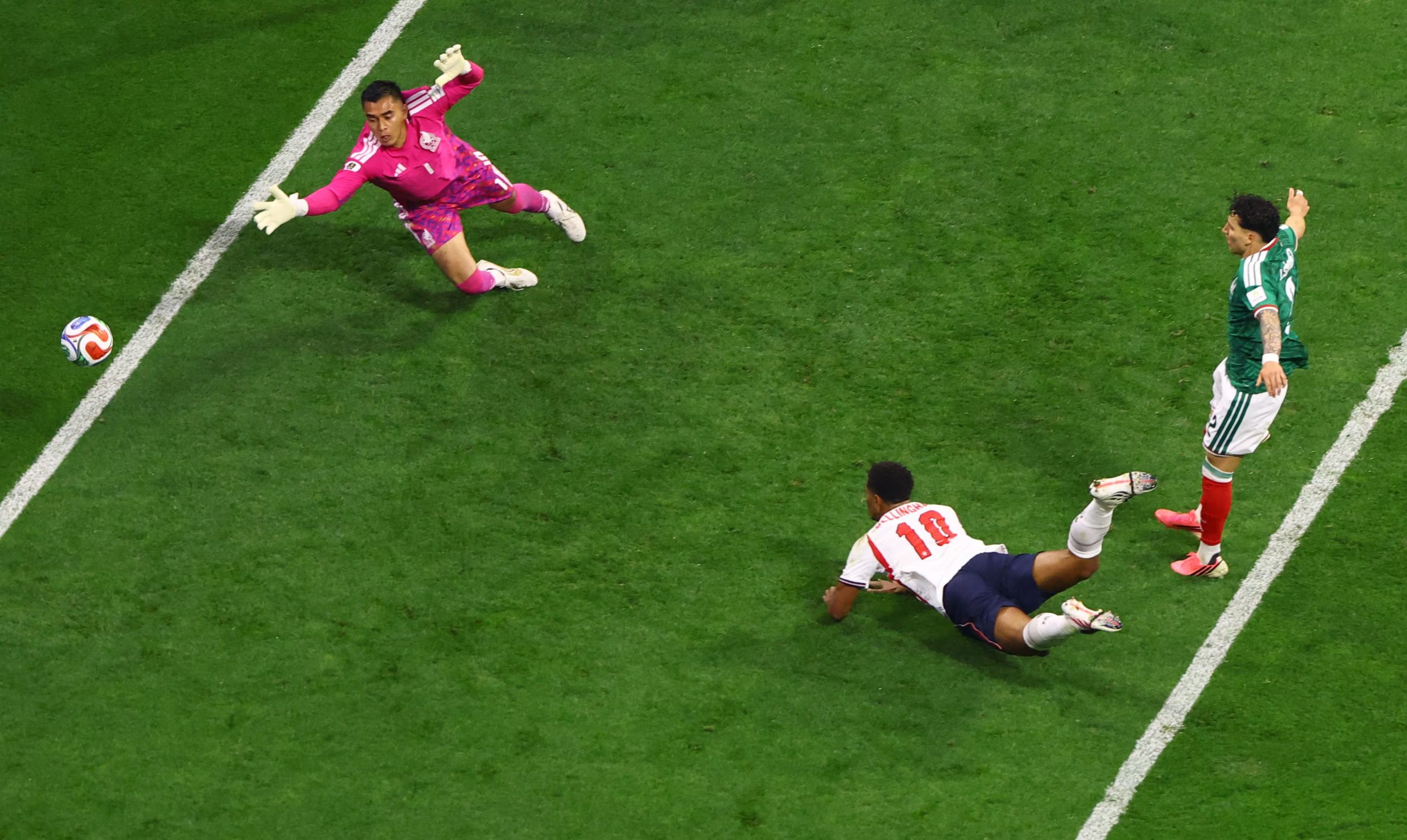 Soccer Football - FIFA World Cup 2026 - Round of 16 - Mexico v England - Estadio Azteca, Mexico City, Mexico - July 5, 2026 England's Jude Bellingham scores their first goal REUTERS/Henry Romero