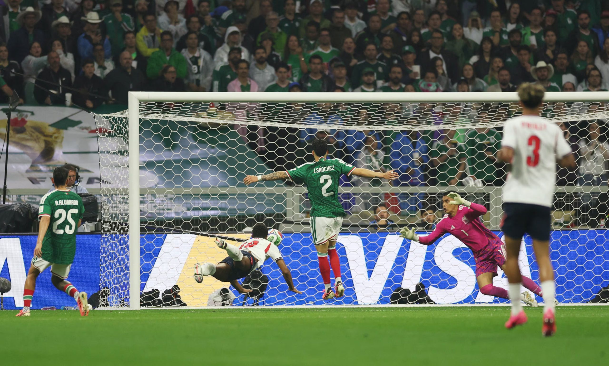 Soccer Football - FIFA World Cup 2026 - Round of 16 - Mexico v England - Estadio Azteca, Mexico City, Mexico - July 5, 2026 England's Jude Bellingham scores their first goal REUTERS/Paul Childs