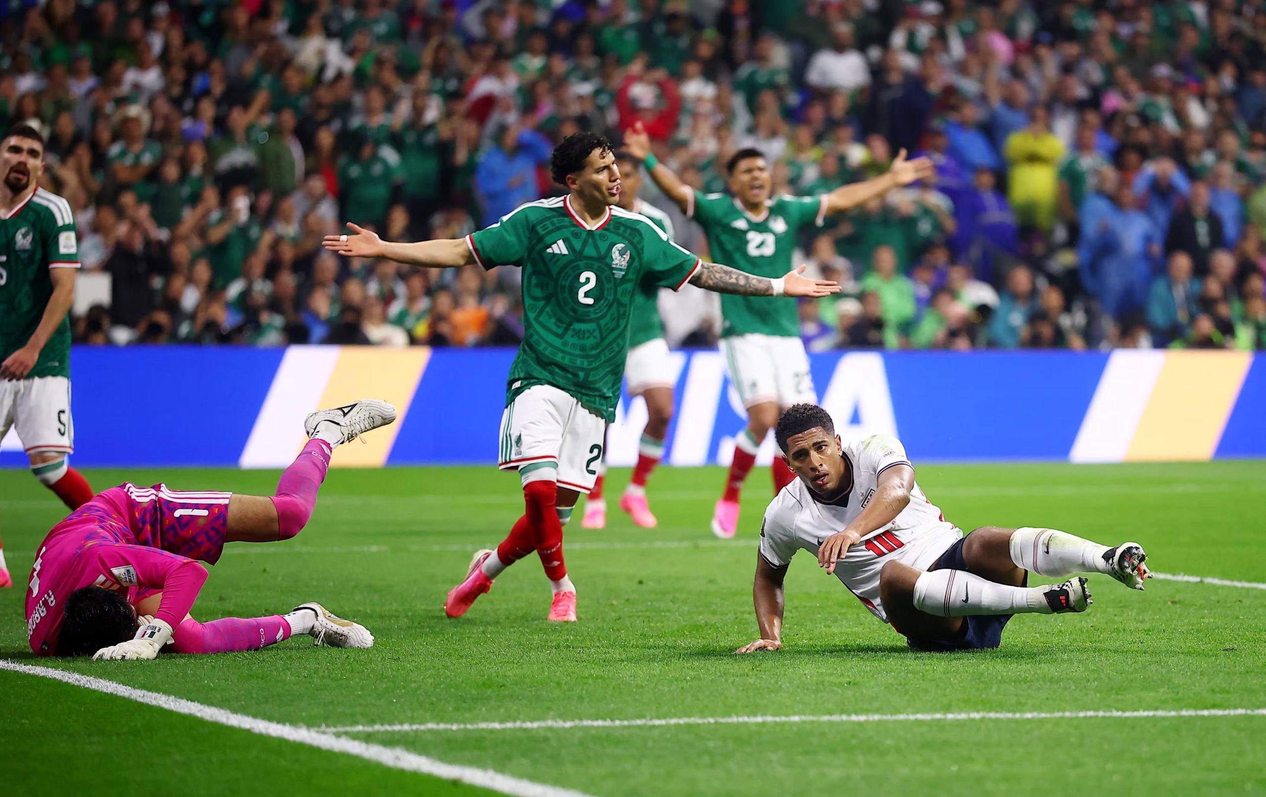 Soccer Football - FIFA World Cup 2026 - Round of 16 - Mexico v England - Estadio Azteca, Mexico City, Mexico - July 5, 2026 England's Jude Bellingham celebrates scoring their first goal REUTERS/Eloisa Sanchez