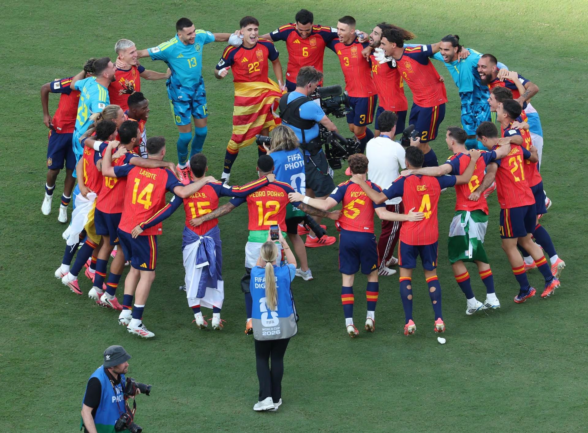 Los jugadores celebrando (EFE/EPA/SARAH YENESEL)