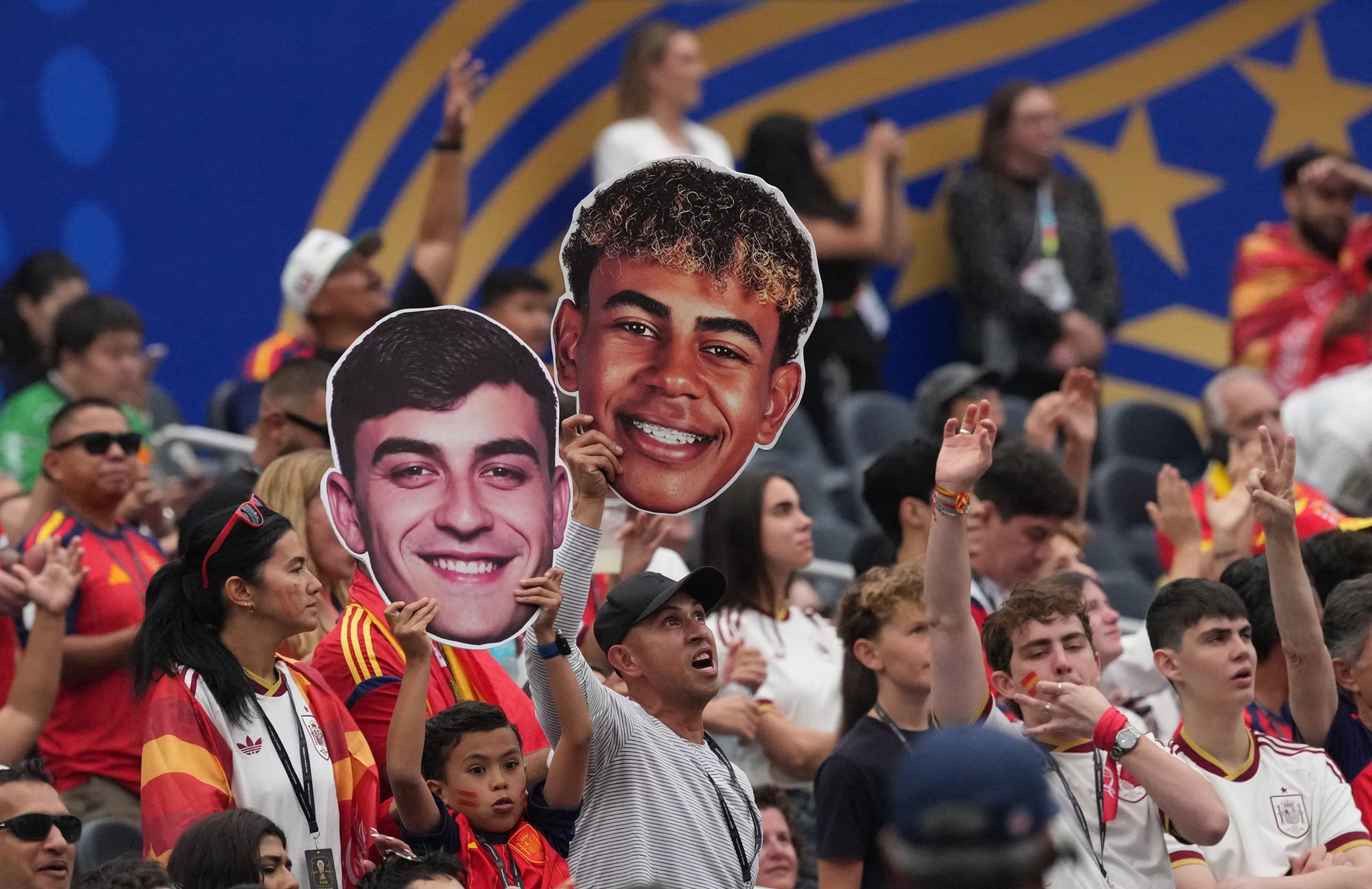 Los aficionados animan a Pedri y Lamine Yamal (Reuters/Kirby Lee)