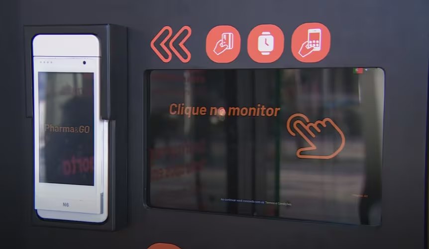 La experiencia comienza con la validación de crédito o débito en la entrada, permite tomar artículos de las estanterías y finaliza con el cargo sin pasar por mostradores (Captura de video)