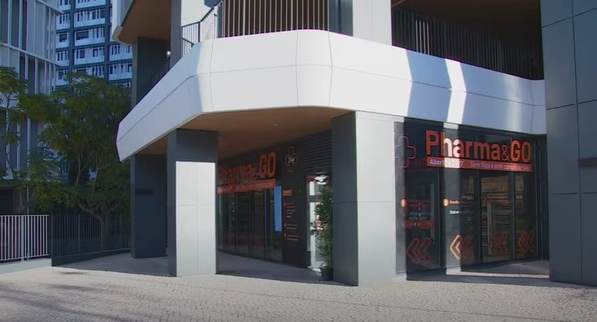 La tienda incorpora a clientes de 70 y 80 años, tras superar el foco inicial en un público joven (Captura de video)