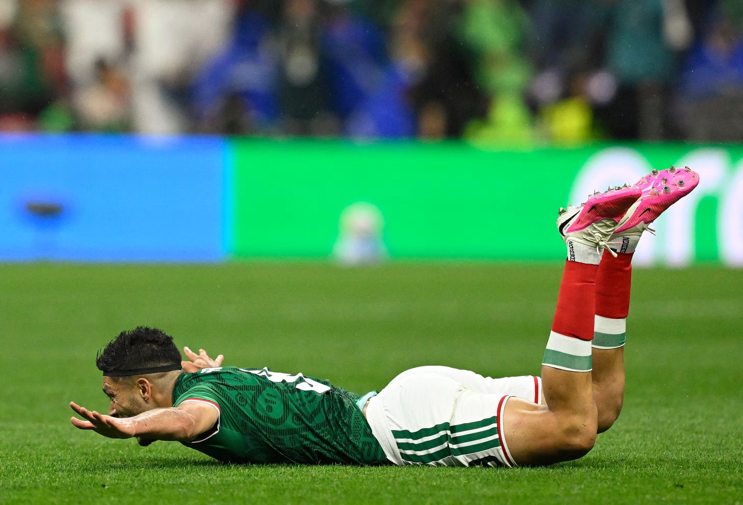 Raúl Jiménez convirtió su segundo gol en un mundial. (Photo by Alfredo ESTRELLA / AFP)