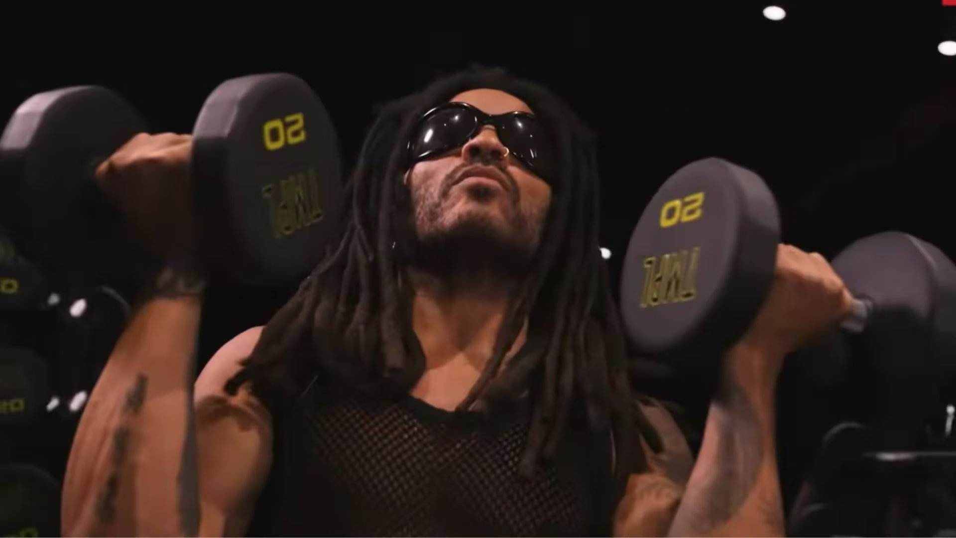 El artista lleva casi 30 años trabajando con el mismo entrenador personal, una relación que describe como una verdadera hermandad. (Captura de video/Men's Health)