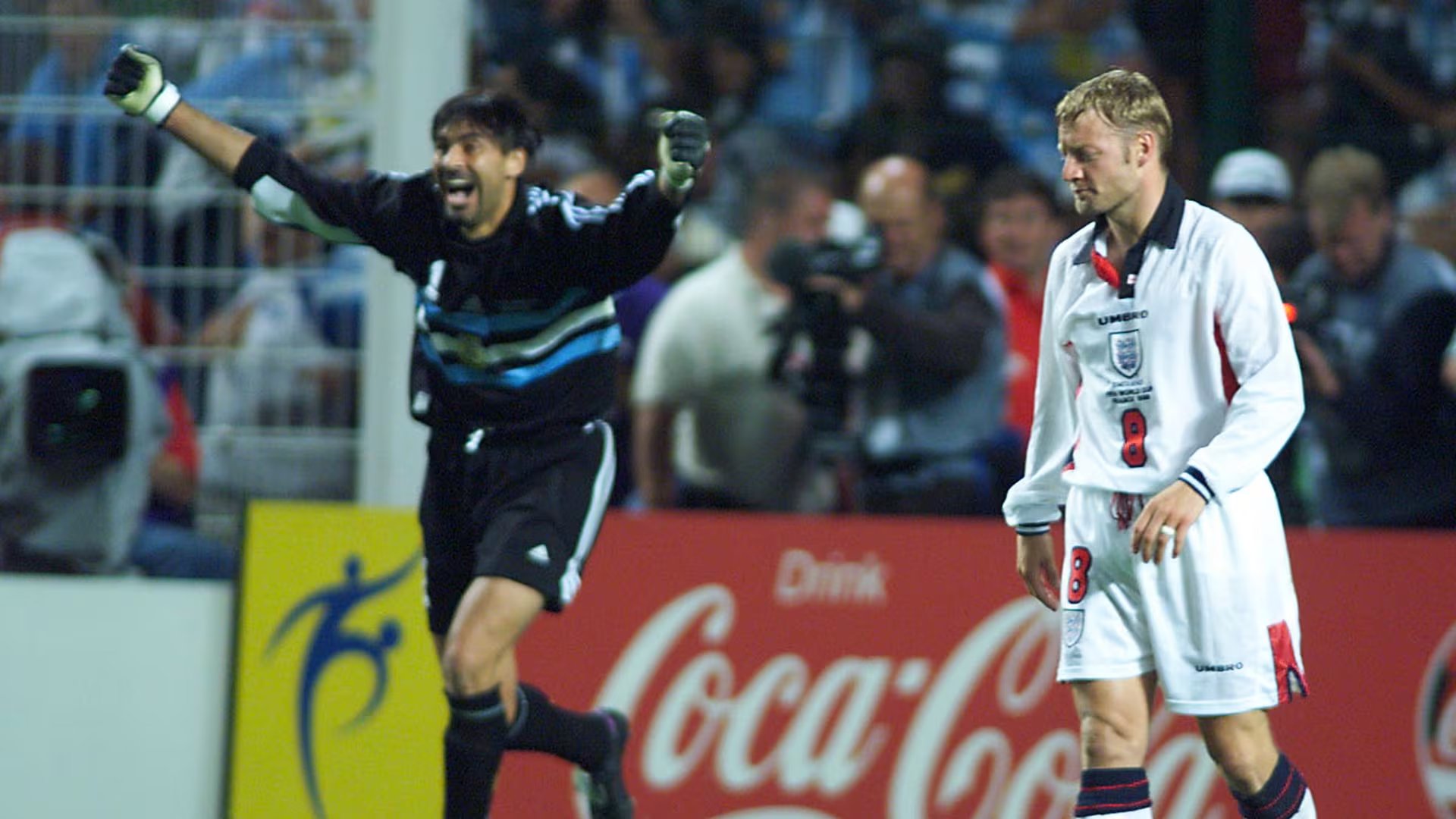 Lechuga Roa le ataja el penal a David Batty y desata la locura argentina en Francia 98