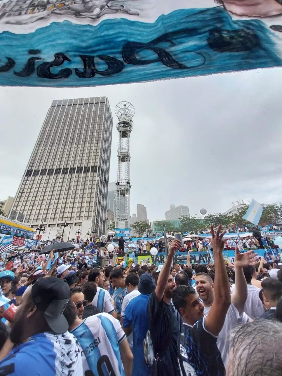 Los hinchas cantando