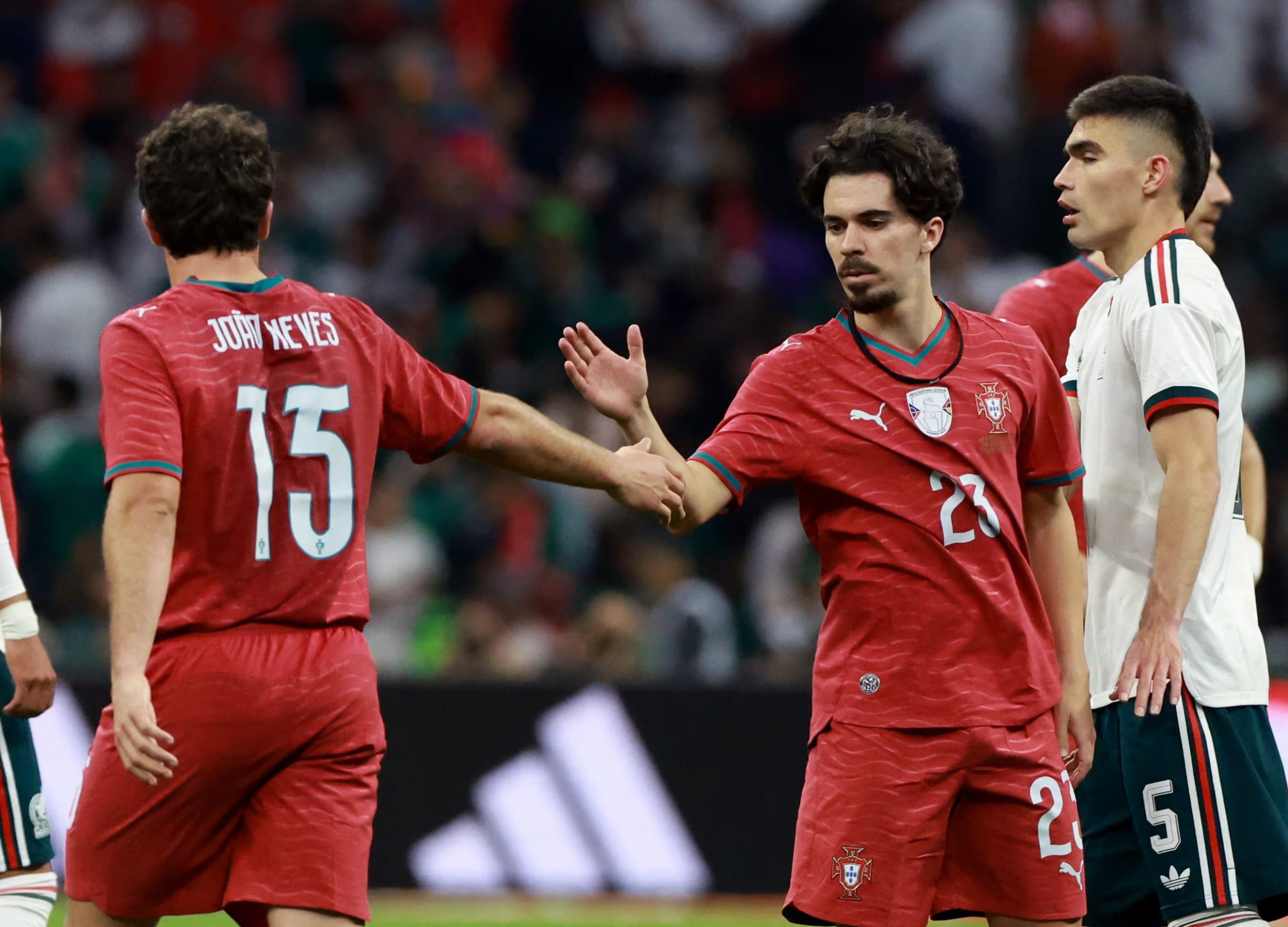 Vitinha y Joao Neves con la selección portuguesa. (REUTERS/Henry Romero)