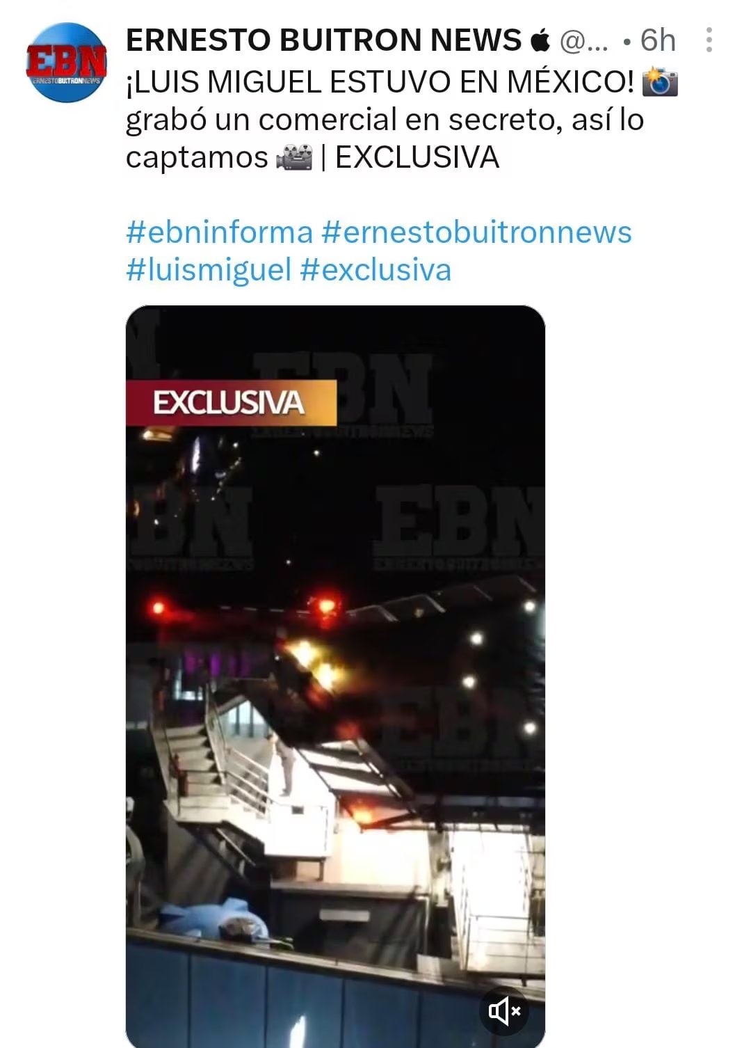 Un video capta a Luis Miguel grabando un comercial de manera discreta en un escenario iluminado de Ciudad de México. (X: Ernesto Buitrón)
