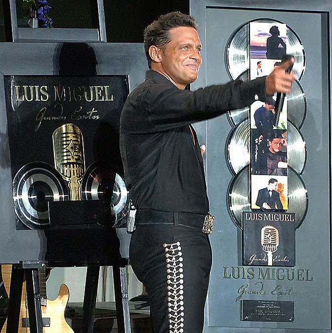 Mexico City, MEXICO: Mexican singer Luis Miguel smiles to his fans after his tour concert 