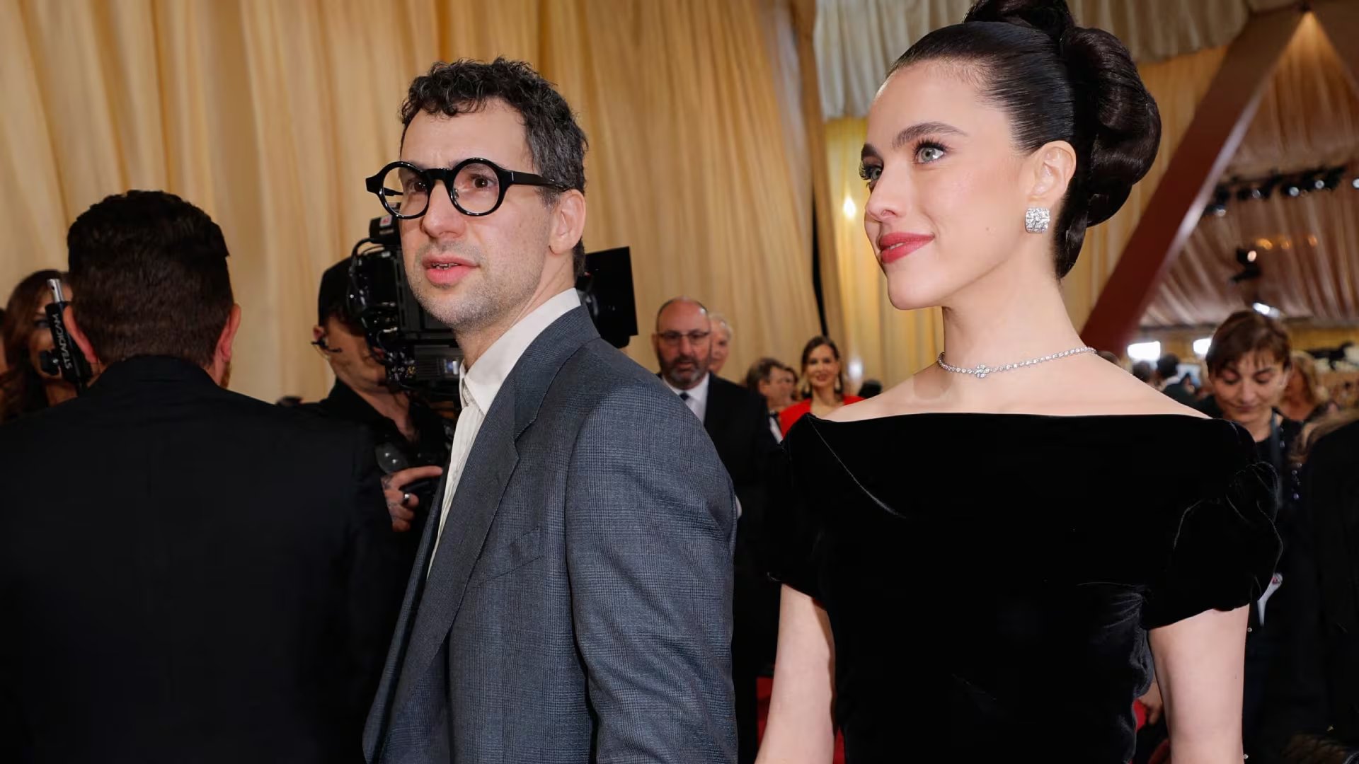 Fuentes cercanas señalaron que la relación de Qualley y Antonoff atraviesa un momento turbulento y que ambos intentan resolver la situación (REUTERS)