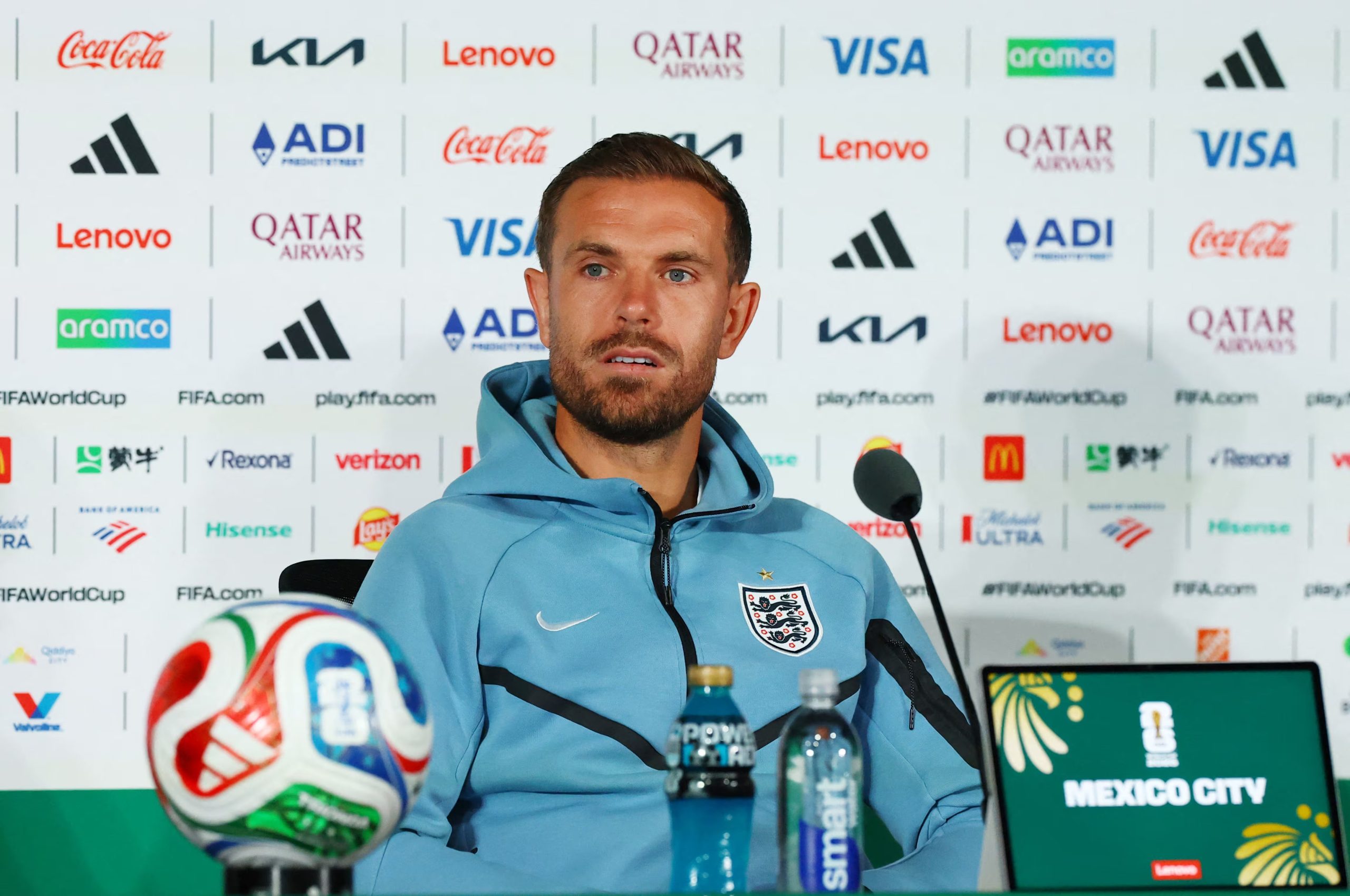 Jordan Henderson responde las preguntas de la rueda de prensa. REUTERS/Henry Romero
