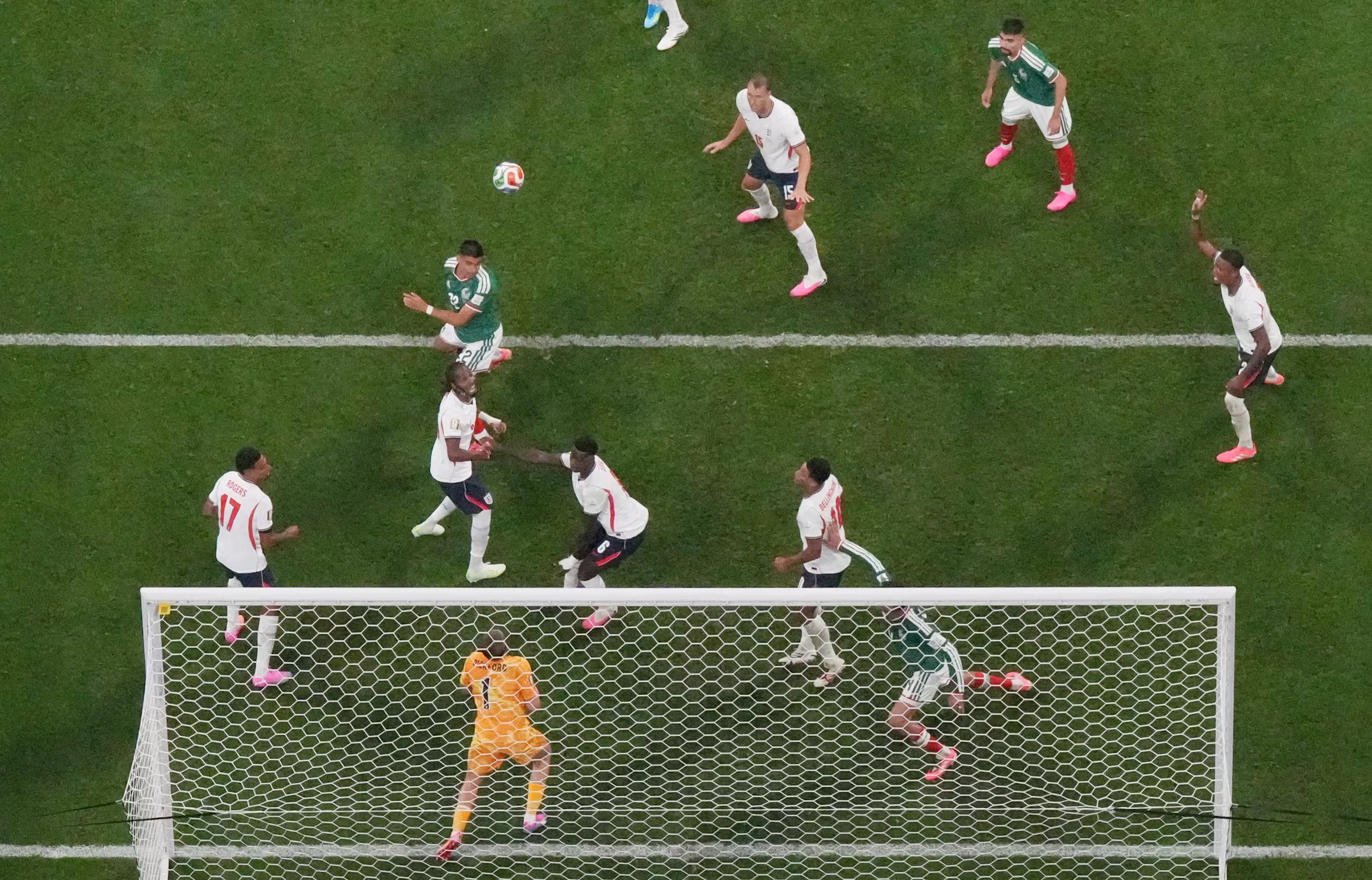 Soccer Football - FIFA World Cup 2026 - Round of 16 - Mexico v England - Estadio Azteca, Mexico City, Mexico - July 5, 2026 Mexico's Guillermo Martinez heads at goal REUTERS/Eloisa Sanchez