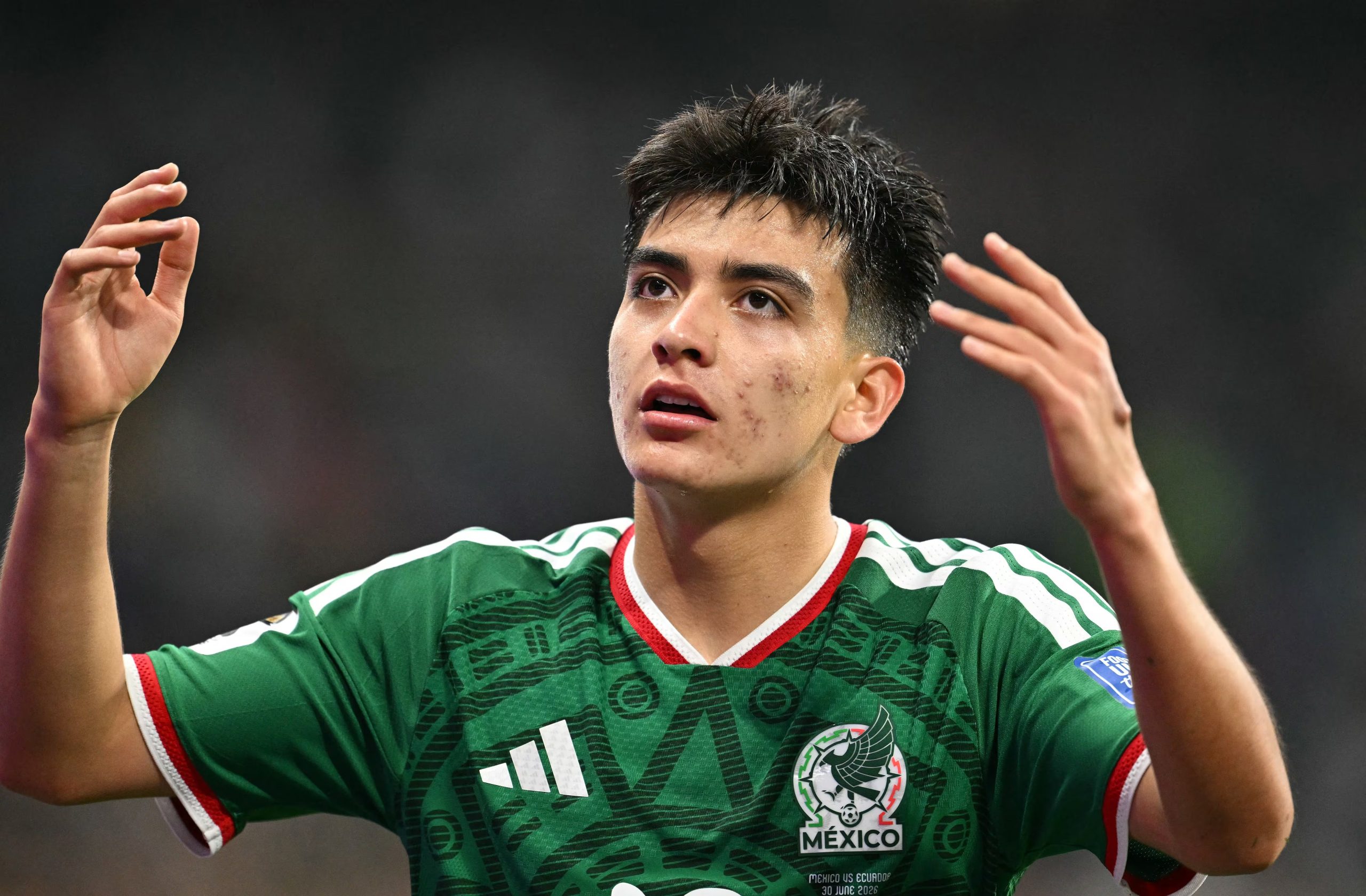 Javier Aguirre destacó la labor del joven Gilberto Mora (Photo by Yuri CORTEZ / AFP)