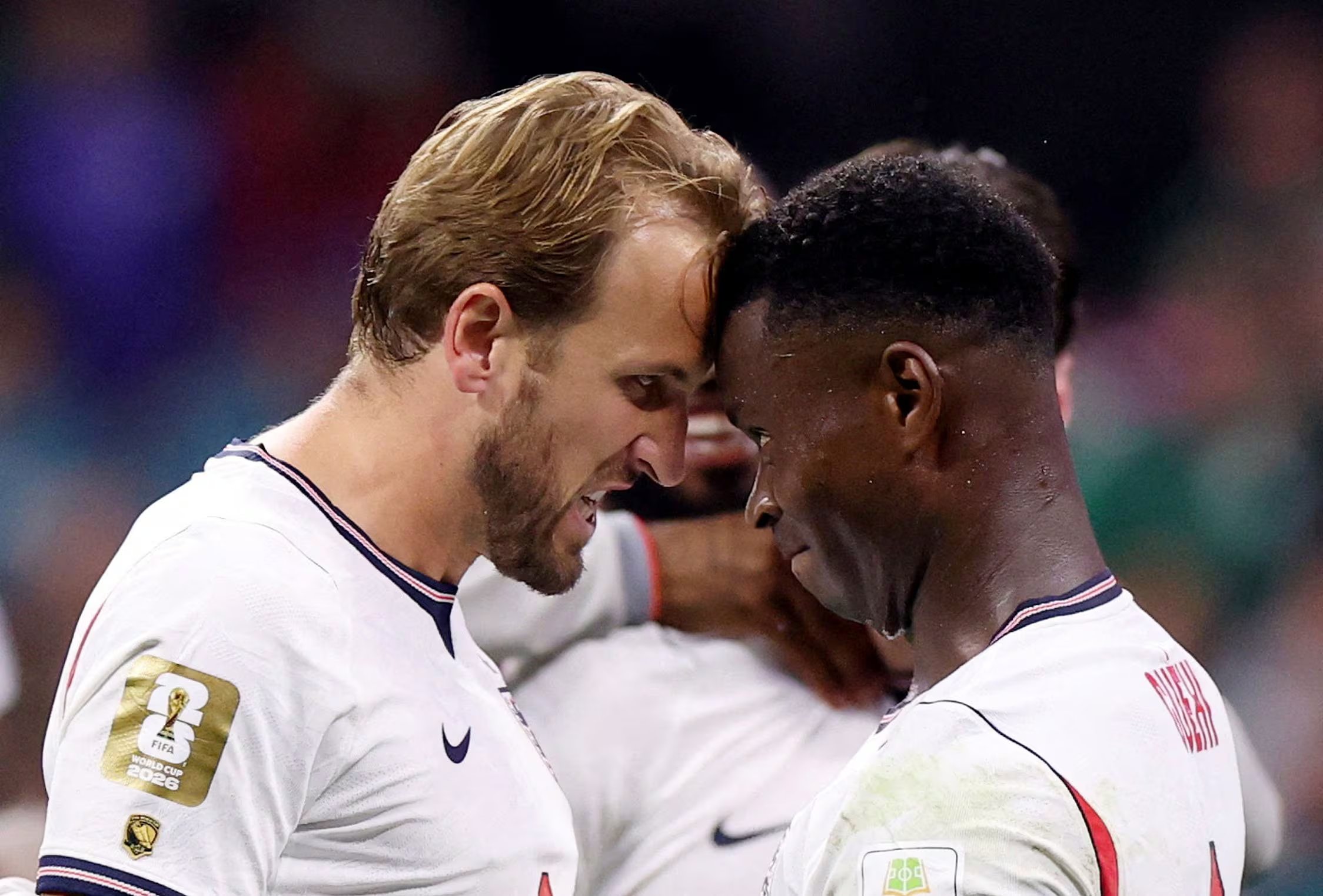 Copa Mundial de la FIFA 2026 - Octavos de final - México contra Inglaterra - Estadio Azteca, Ciudad de México, México - 5 de julio de 2026 Harry Kane y Marc Guehi, de Inglaterra, celebran tras el partido REUTERS/Raquel Cunha IMÁGENES DEL DÍA DE TPX