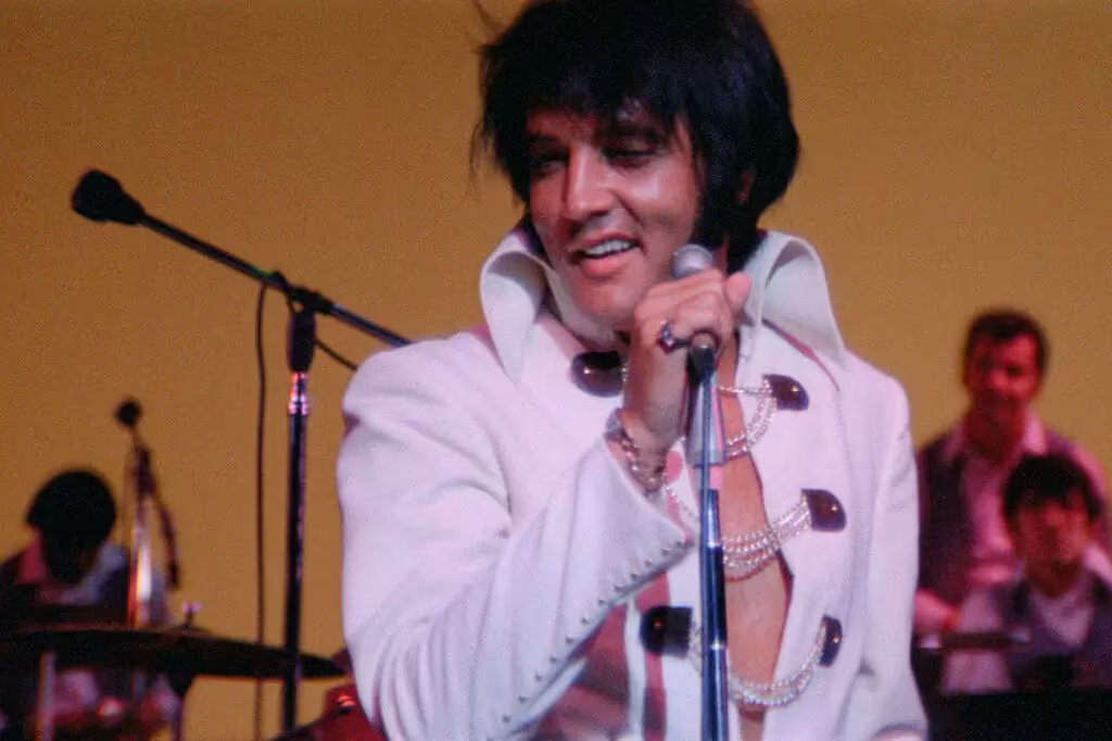 
La revista difundió fragmentos del episodio en el que el músico repasó por qué evitó un encuentro con Presley 