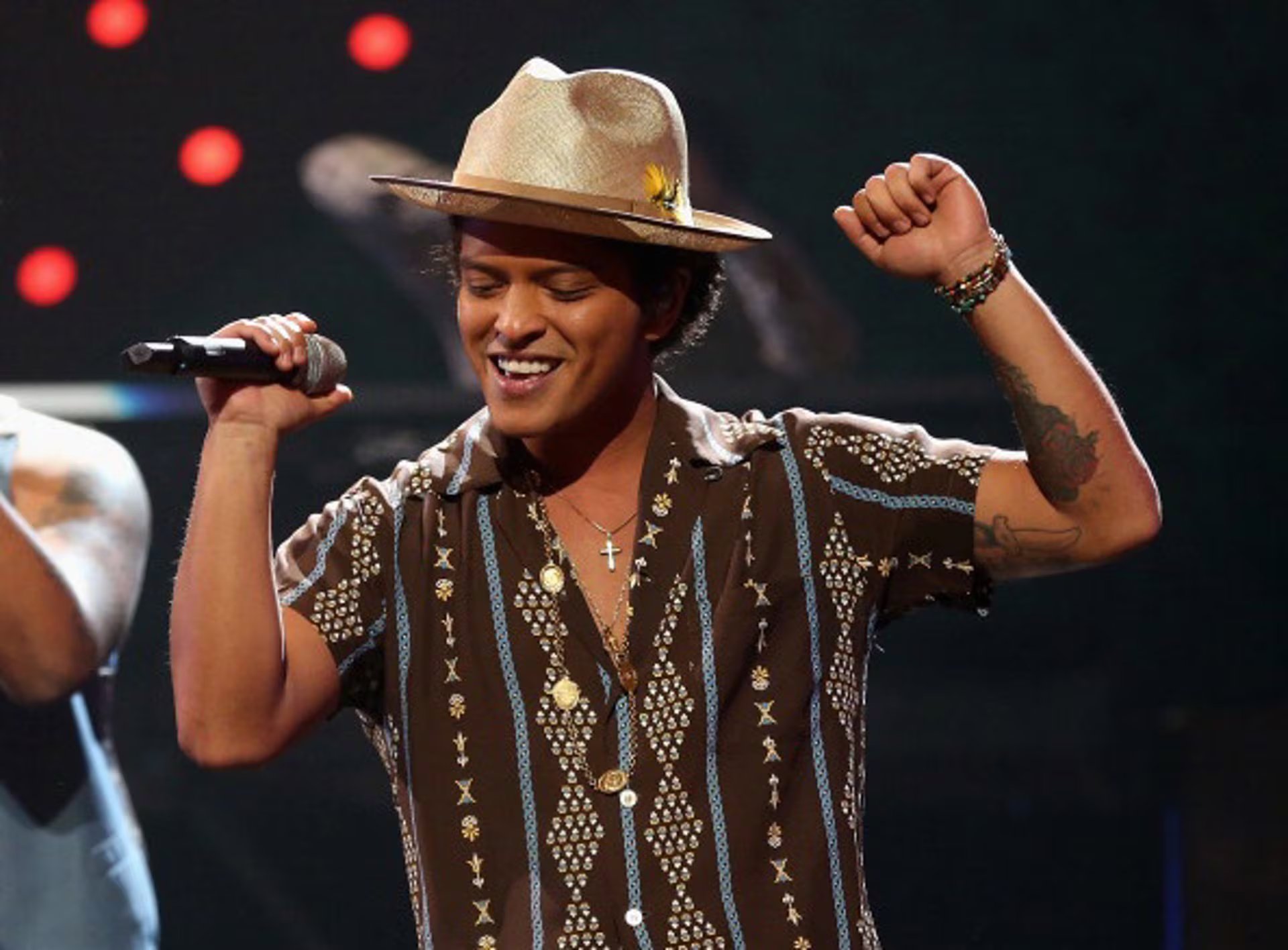 La participación de Bruno Mars y el clima en el estudio acompañan el proceso creativo de la banda