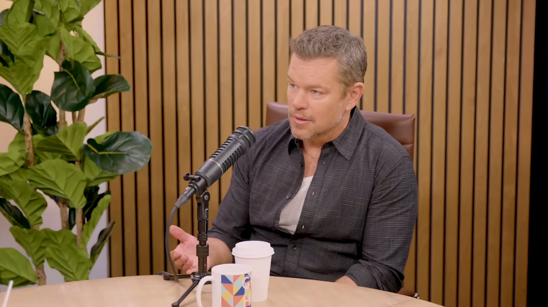 El uso frecuente de analgésicos y ajustes en la organización de las escenas fueron necesarios para sobrellevar las molestias físicas del rodaje (Captura de video: YouTube/@Good-Hang-with-Amy-Poehler)