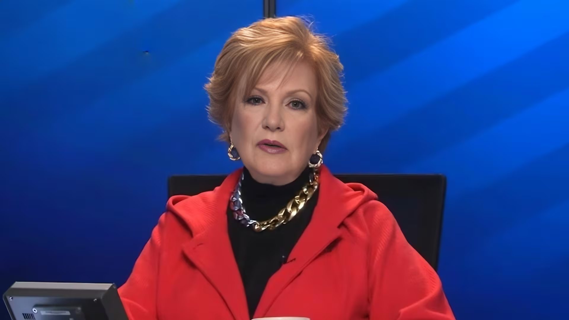 Maxine Woodside trabajó con Héctor. Cuando dio el anuncio de su muerte, no pudo evitar las lágrimas. (Todo Para la Mujer / YouTube)