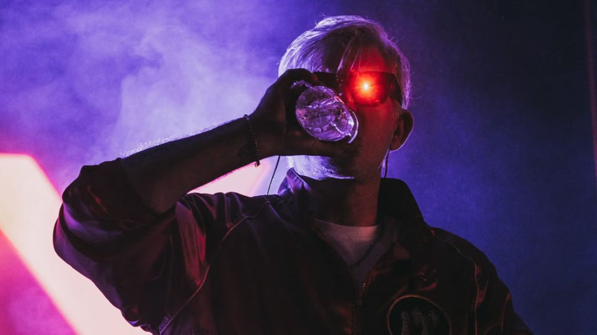 Muere Kavinsky, creador de Nightcall, a los 50 años: el legado del artista que transformó la música electrónica